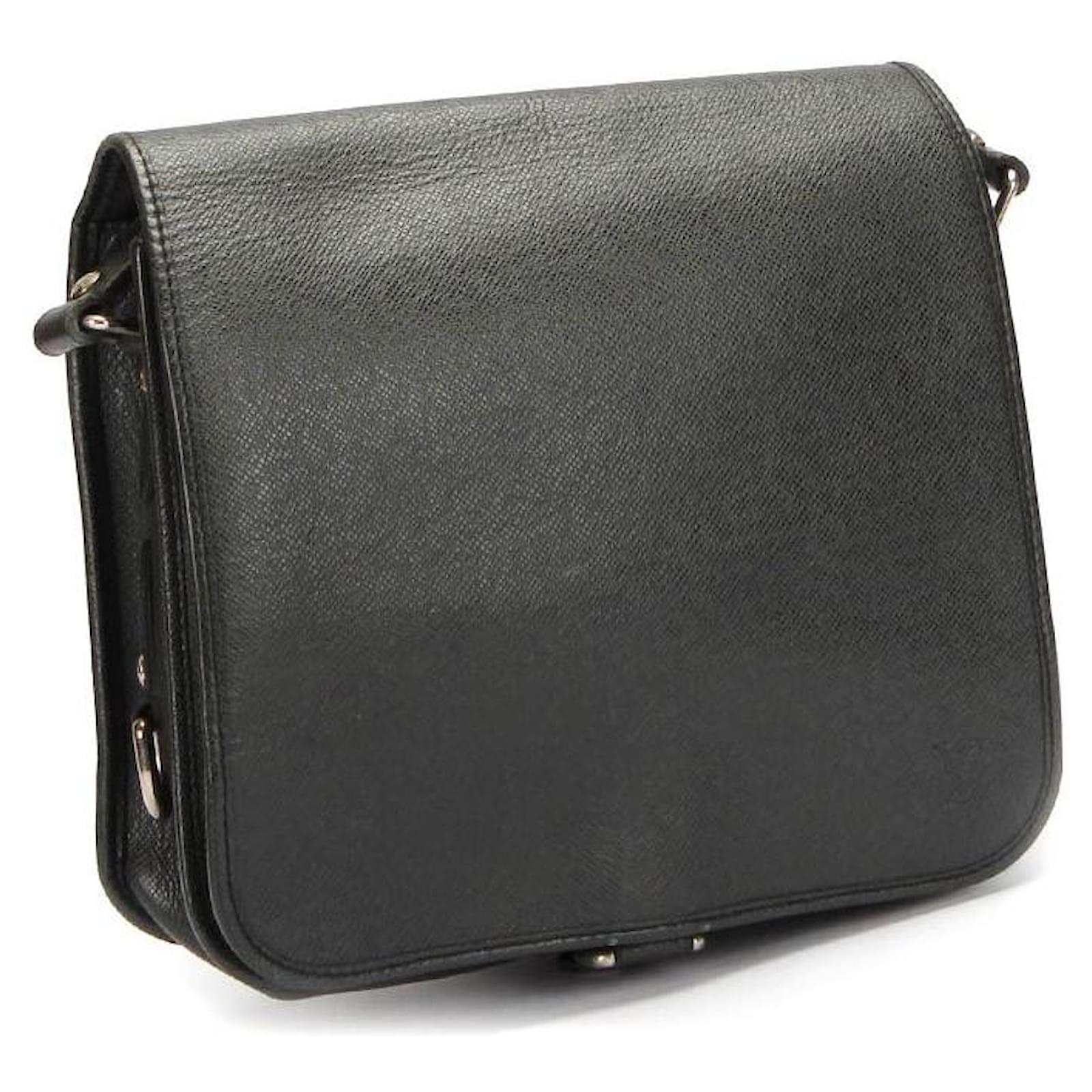 Louis Vuitton Taiga Andrei Messenger Bag Black Leather ref.361285