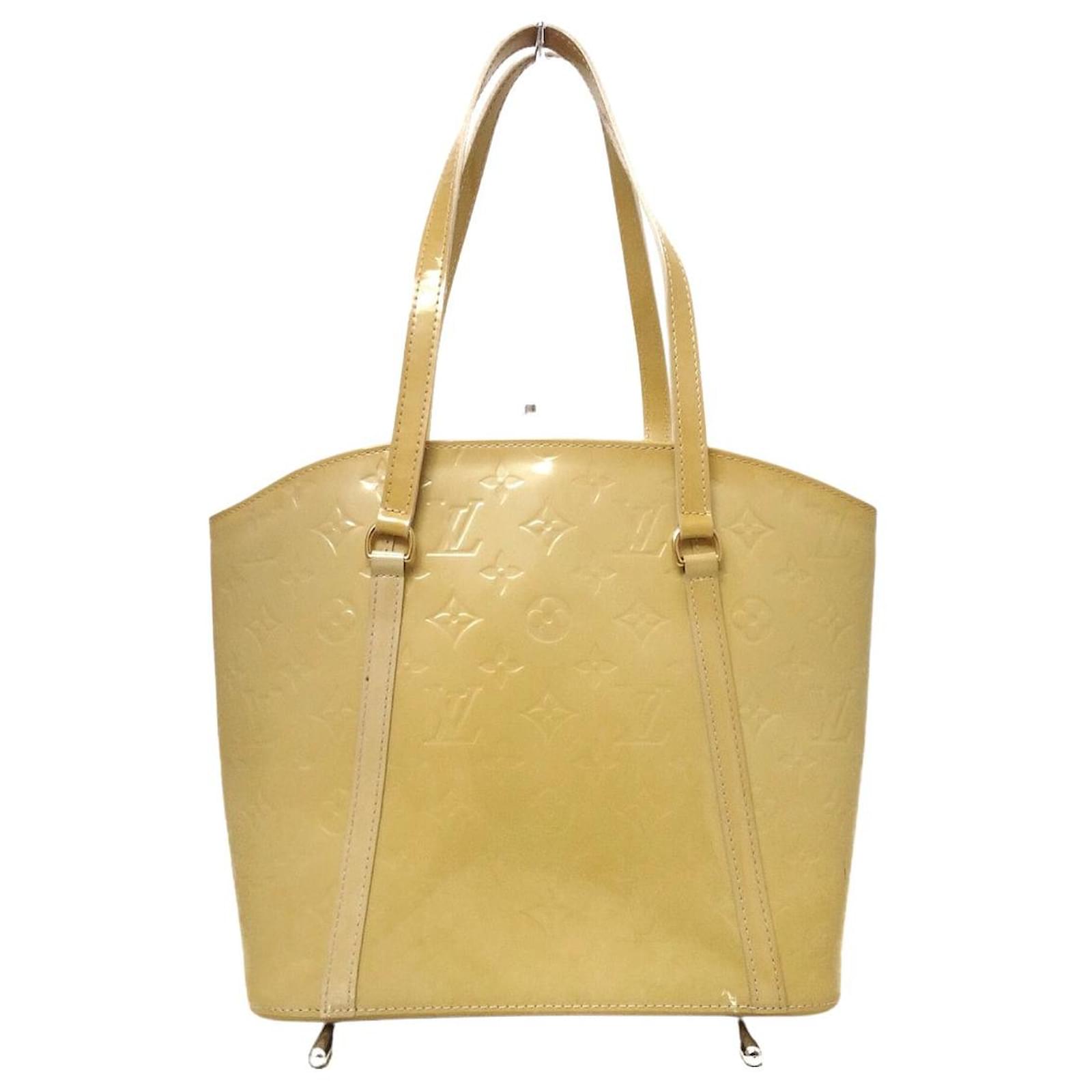 Louis Vuitton Avalon Yellow Patent leather ref.362470 - Joli Closet