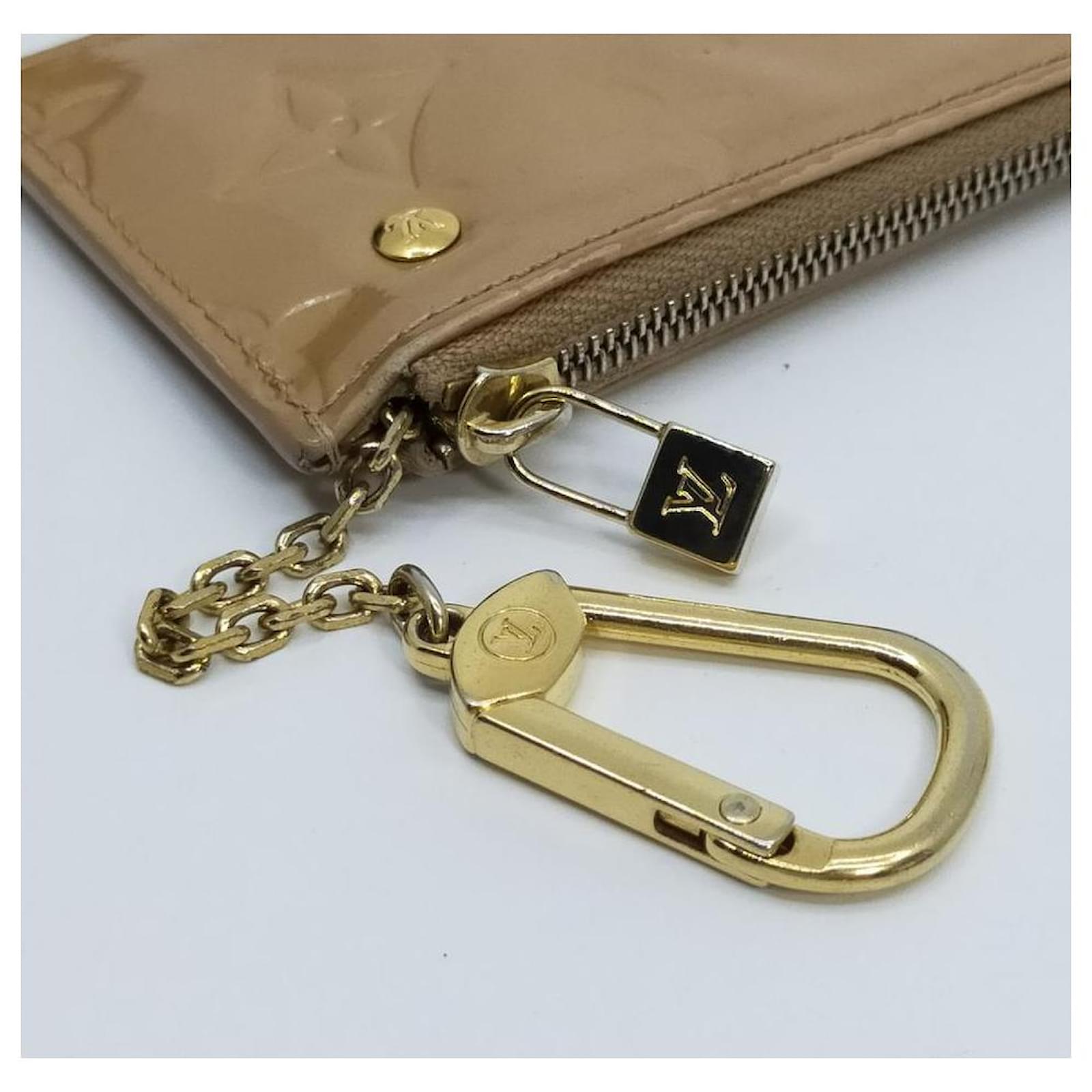 Louis Vuitton Beige Noisette Monogram Vernis Key Pouch Pochette cles Metal  ref.362498 - Joli Closet
