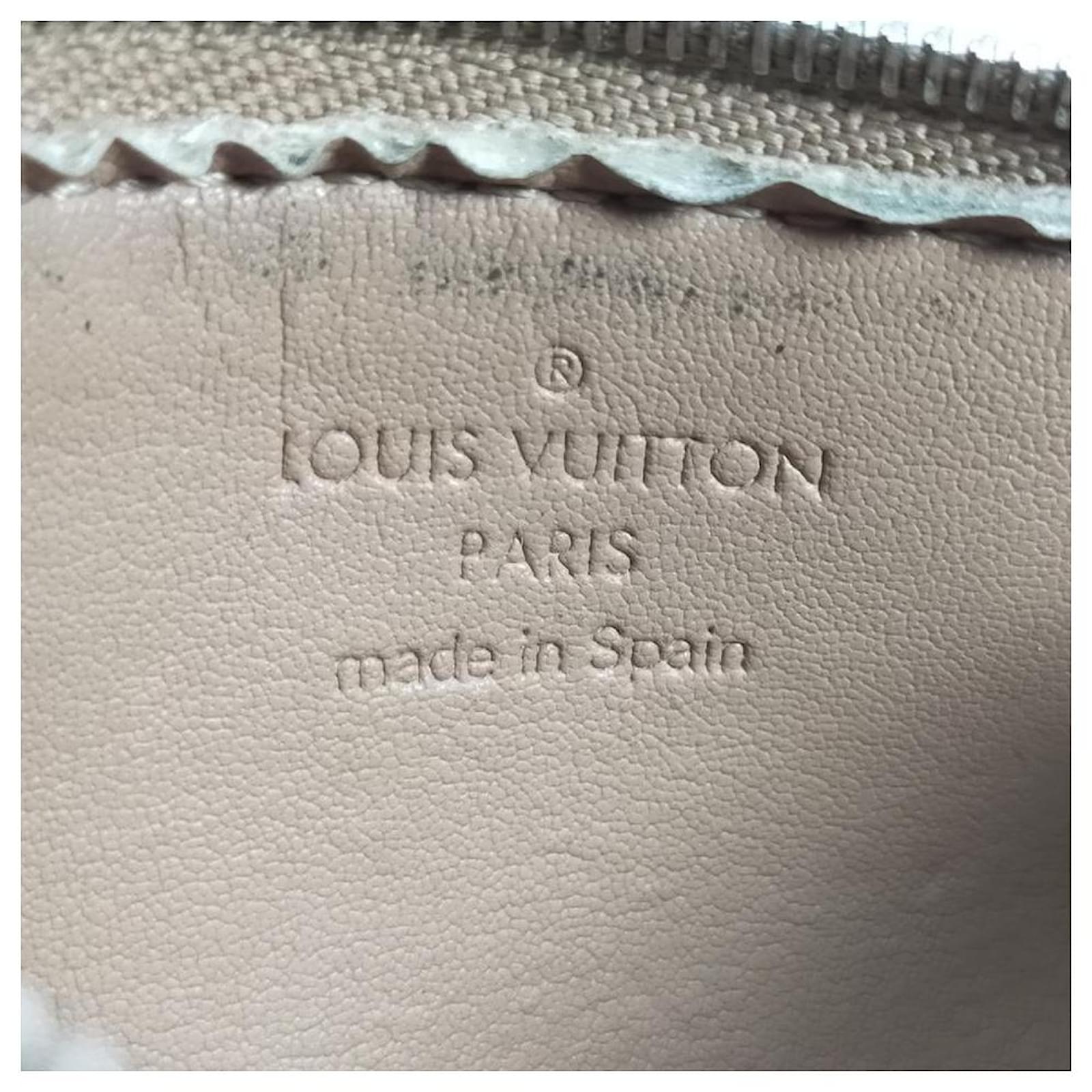 Louis Vuitton Beige Noisette Monogram Vernis Key Pouch Pochette cles Metal  ref.362498 - Joli Closet