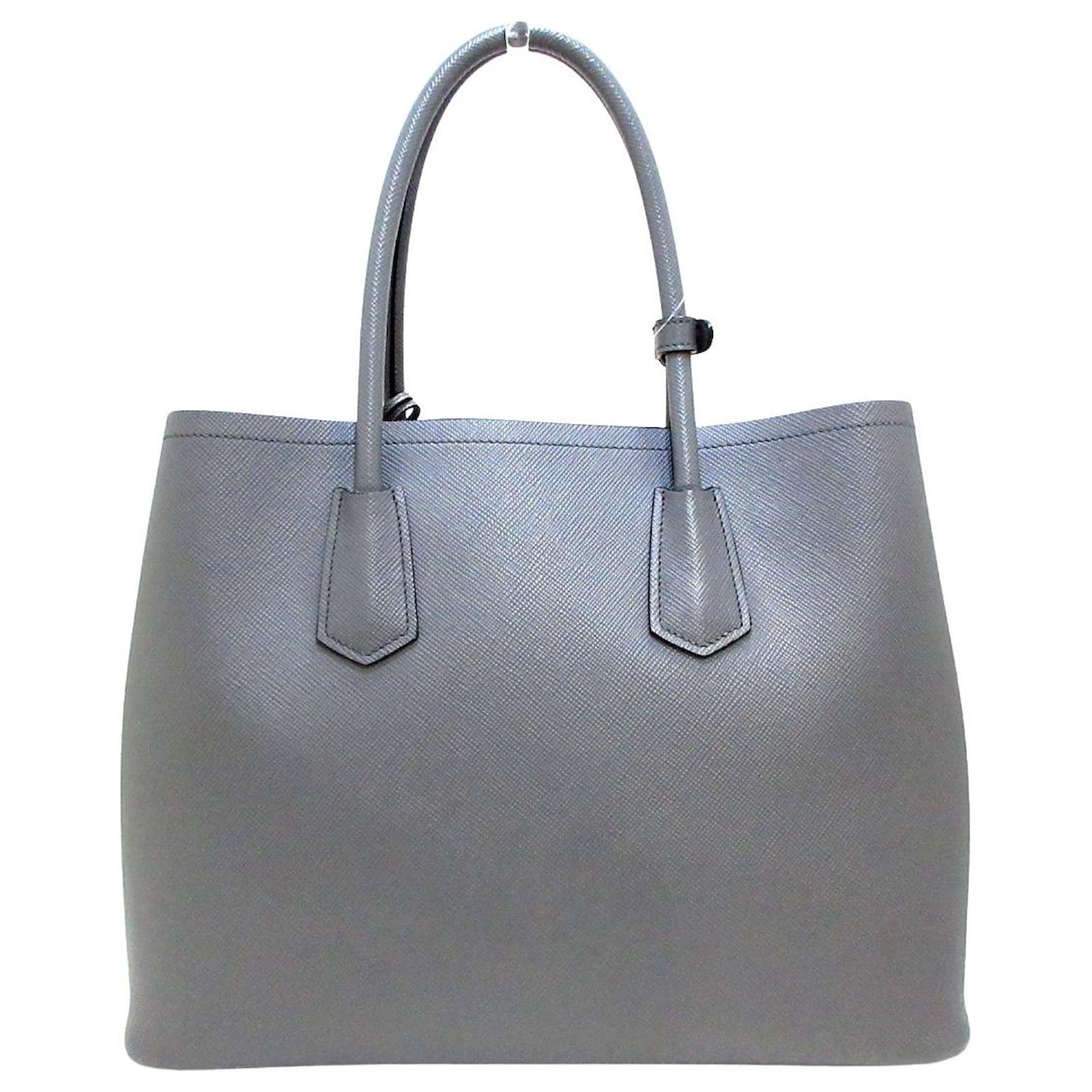 【関税&送料込】Prada Light Grey Leather Handbag Prada Saffiano Grey Leather ref.364739 - Joli Closet