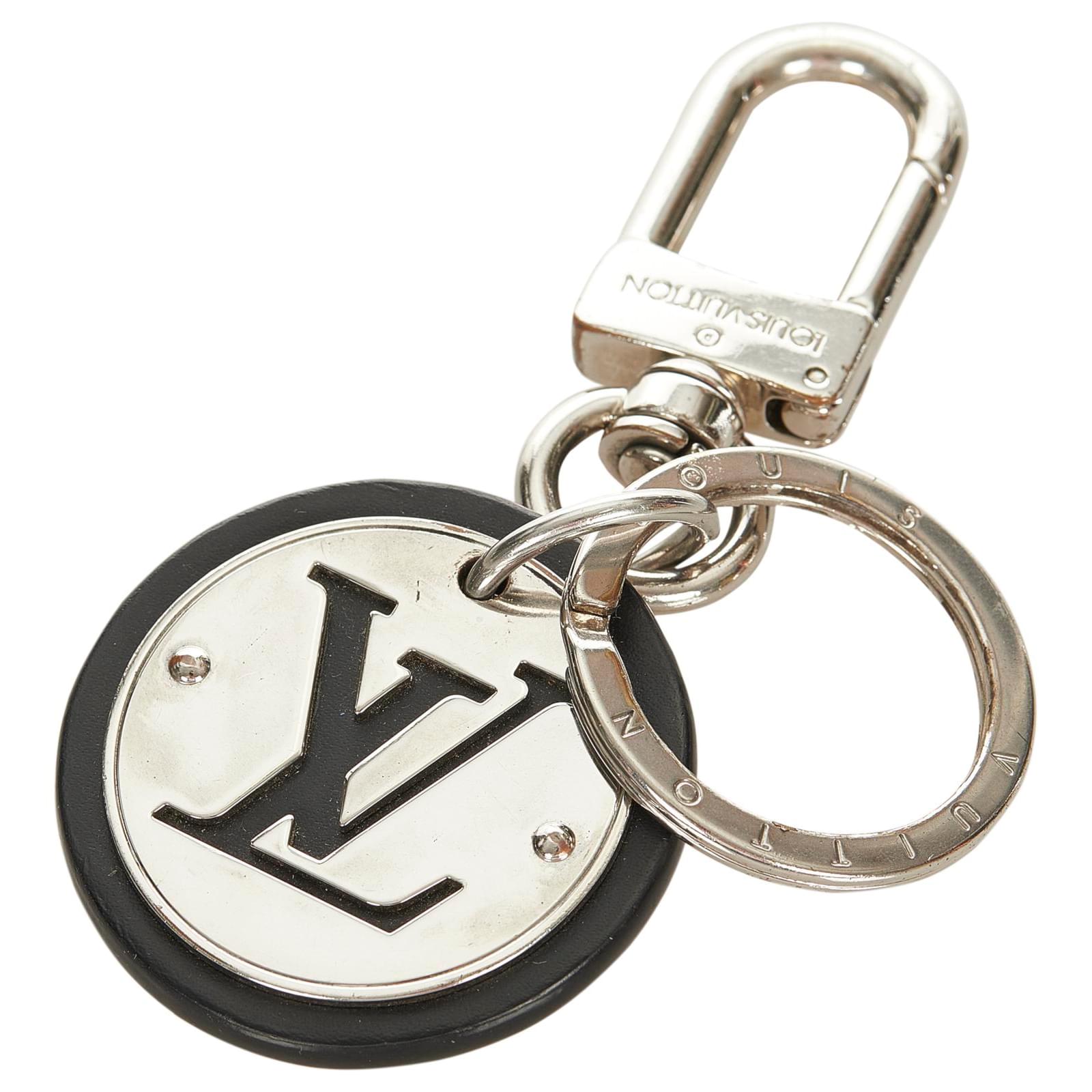 Louis Vuitton Silver Monogram Key Chain Silvery Metal ref.365426 - Joli  Closet
