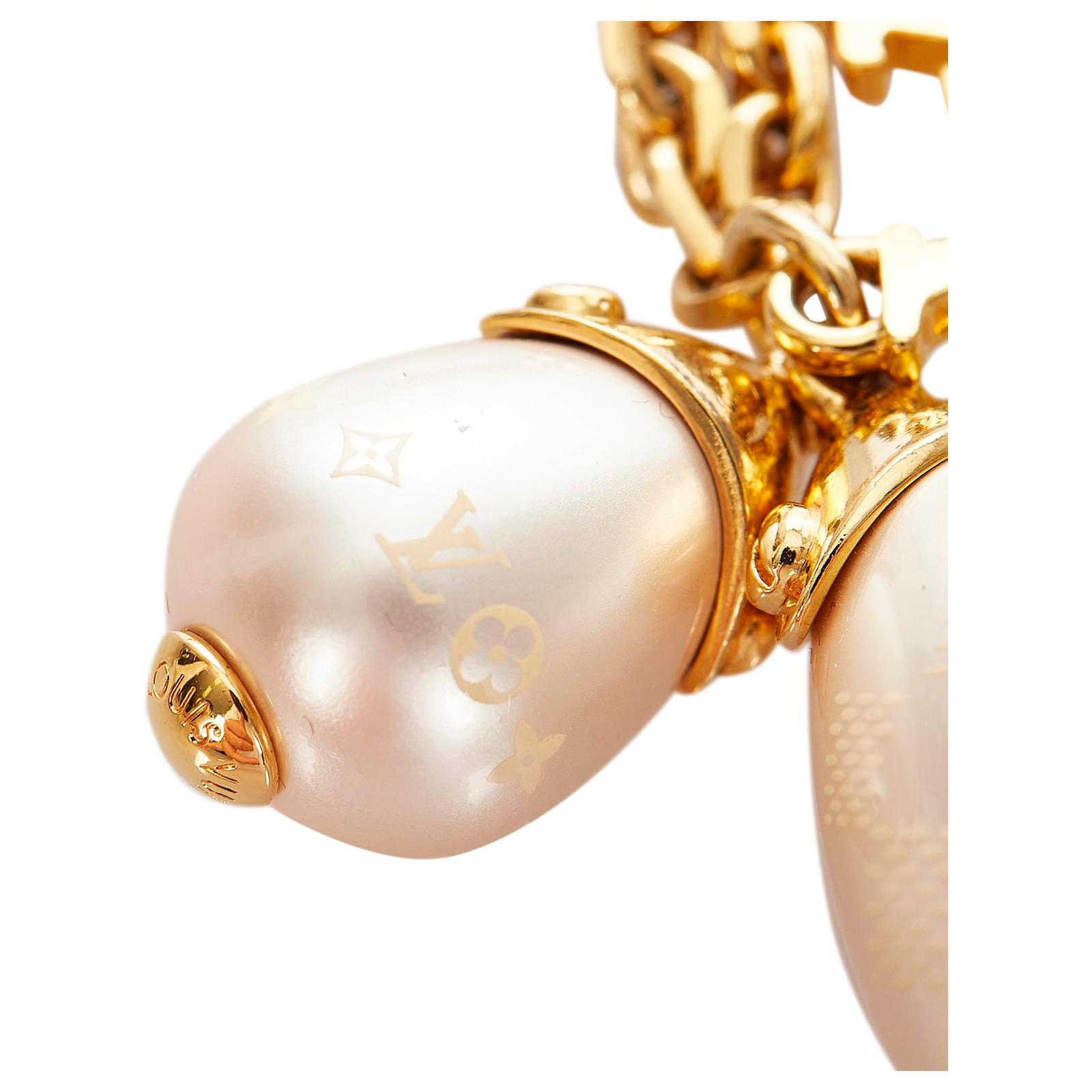 Louis Vuitton Gold Damier Pearl Necklace White Golden Metal ref.370110 -  Joli Closet