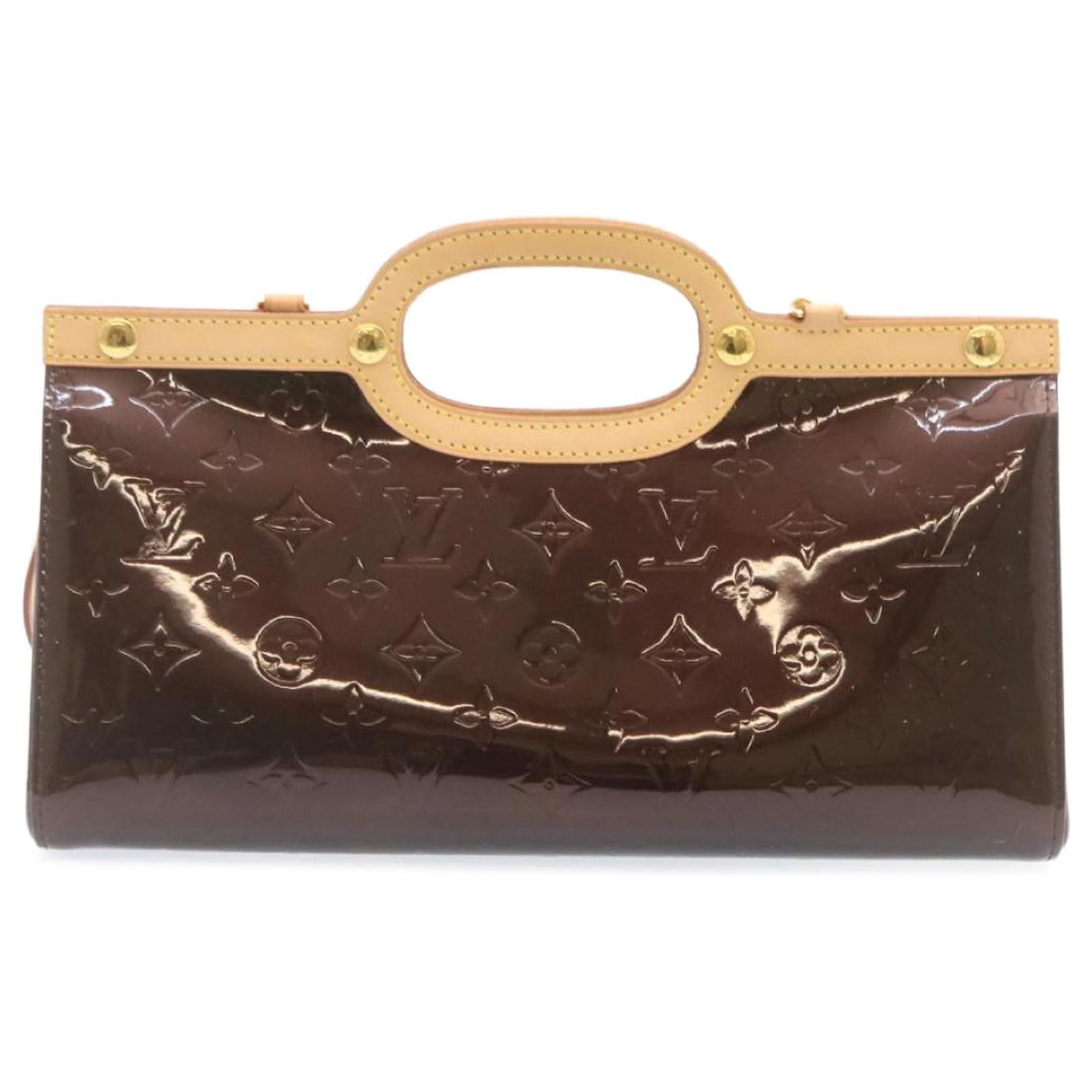 Louis Vuitton Brown Monogram Vernis Roxbury Drive Beige Leather Patent  leather ref.800031 - Joli Closet
