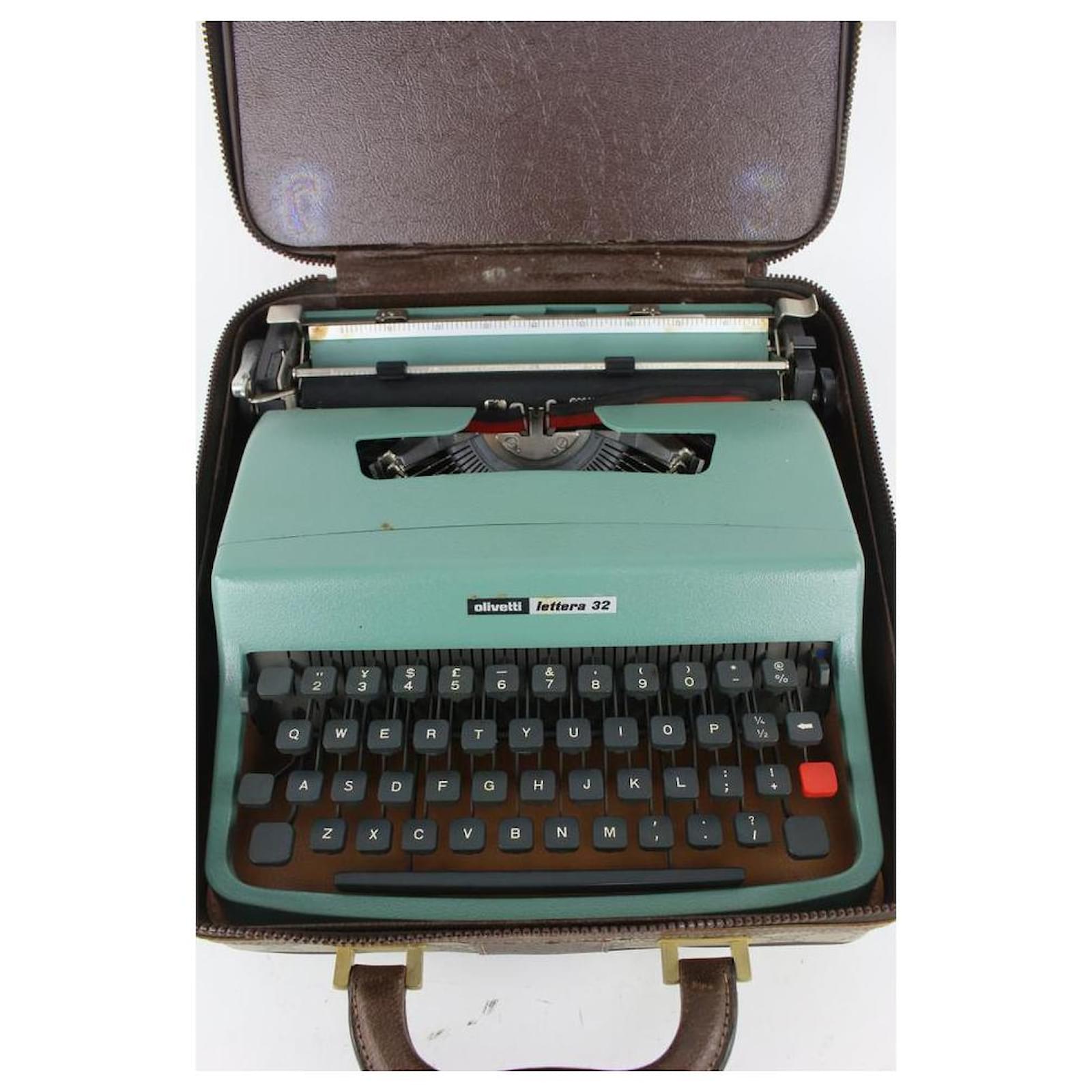Autre Marque Gucci Rare Olivetti Lettera 32 Typewriter with