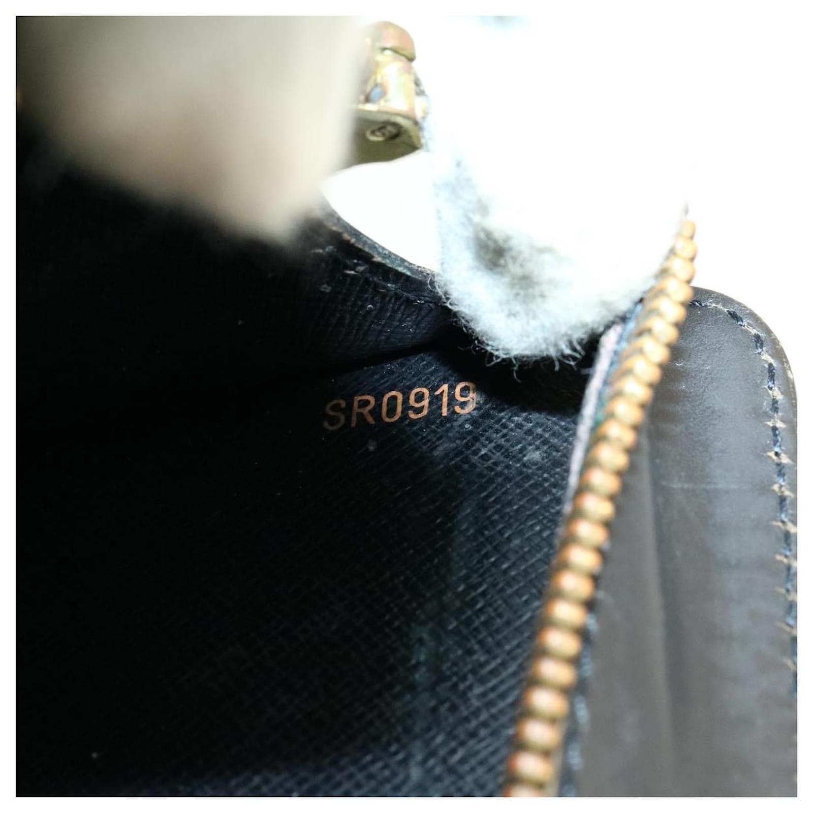 LOUIS VUITTON Epi Pochette Homme Clutch Bag Black M52522 LV Auth yk2194  Leather ref.378649 - Joli Closet