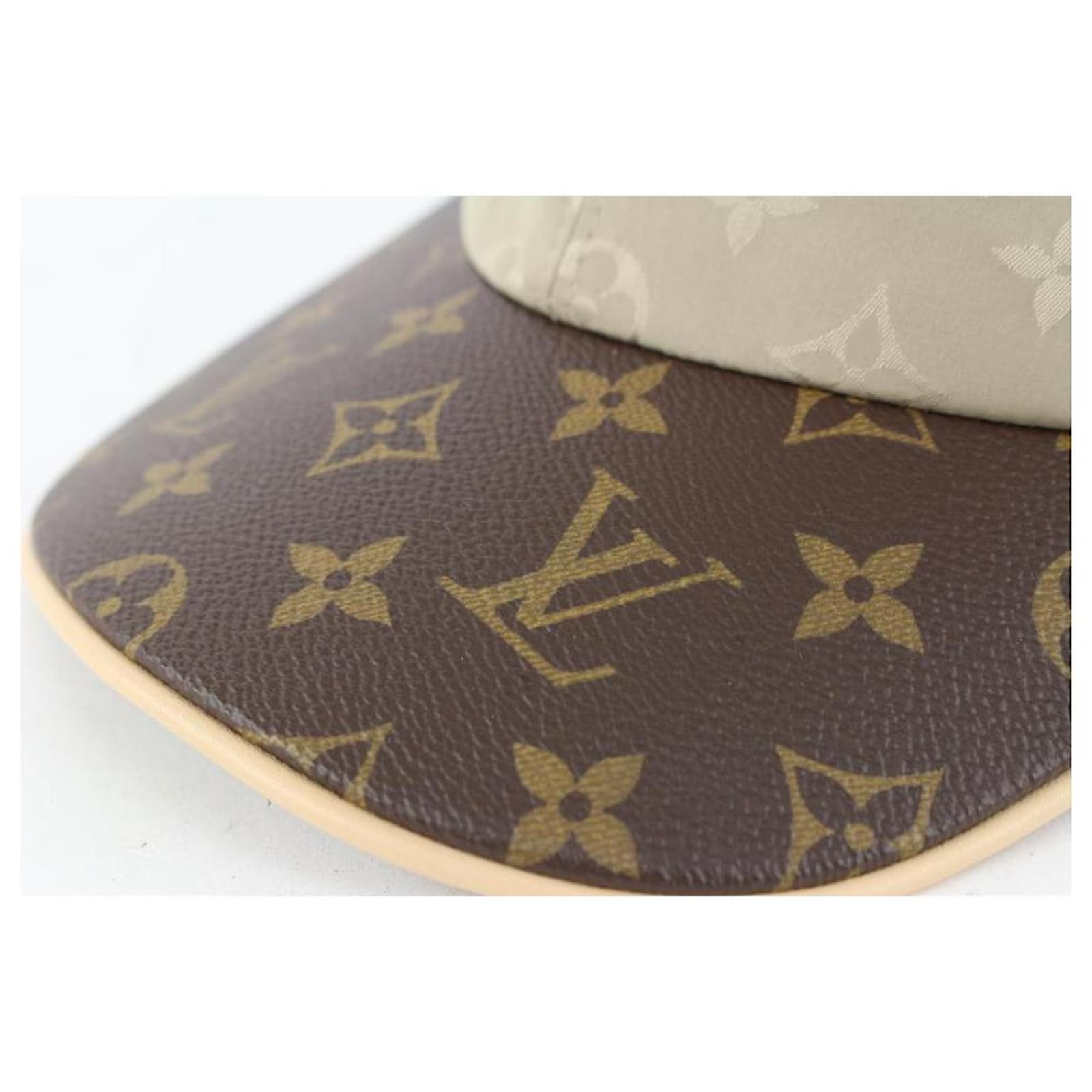 Louis Vuitton Large Beige x Brown Monogram Cap ou Pas Baseball Hat  ref.378823 - Joli Closet