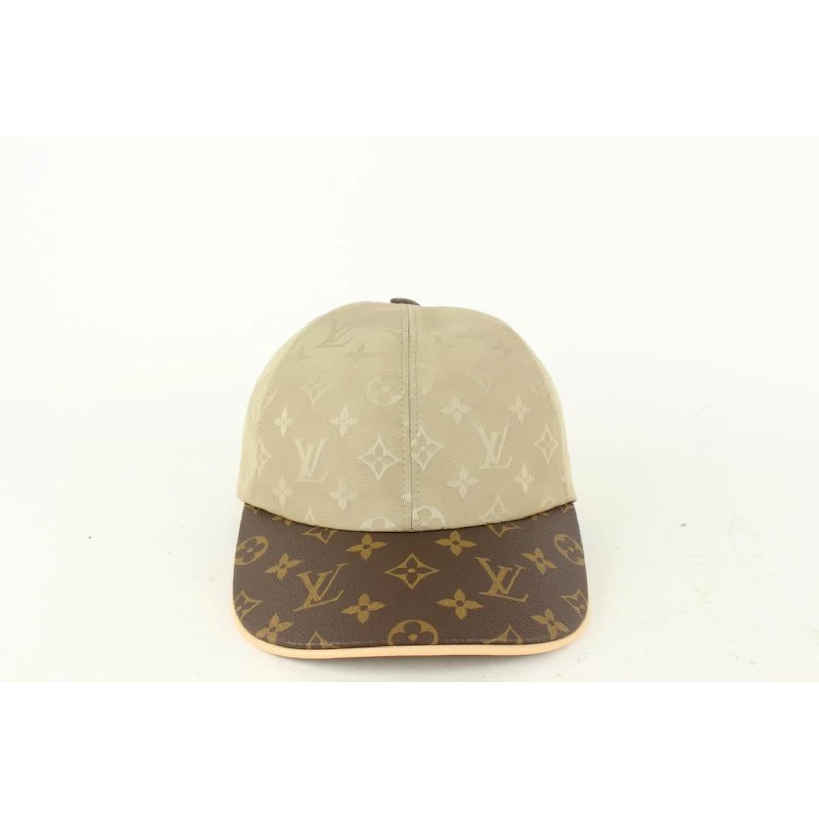 Louis Vuitton Large Beige x Brown Monogram Cap ou Pas Baseball Hat  ref.378823 - Joli Closet