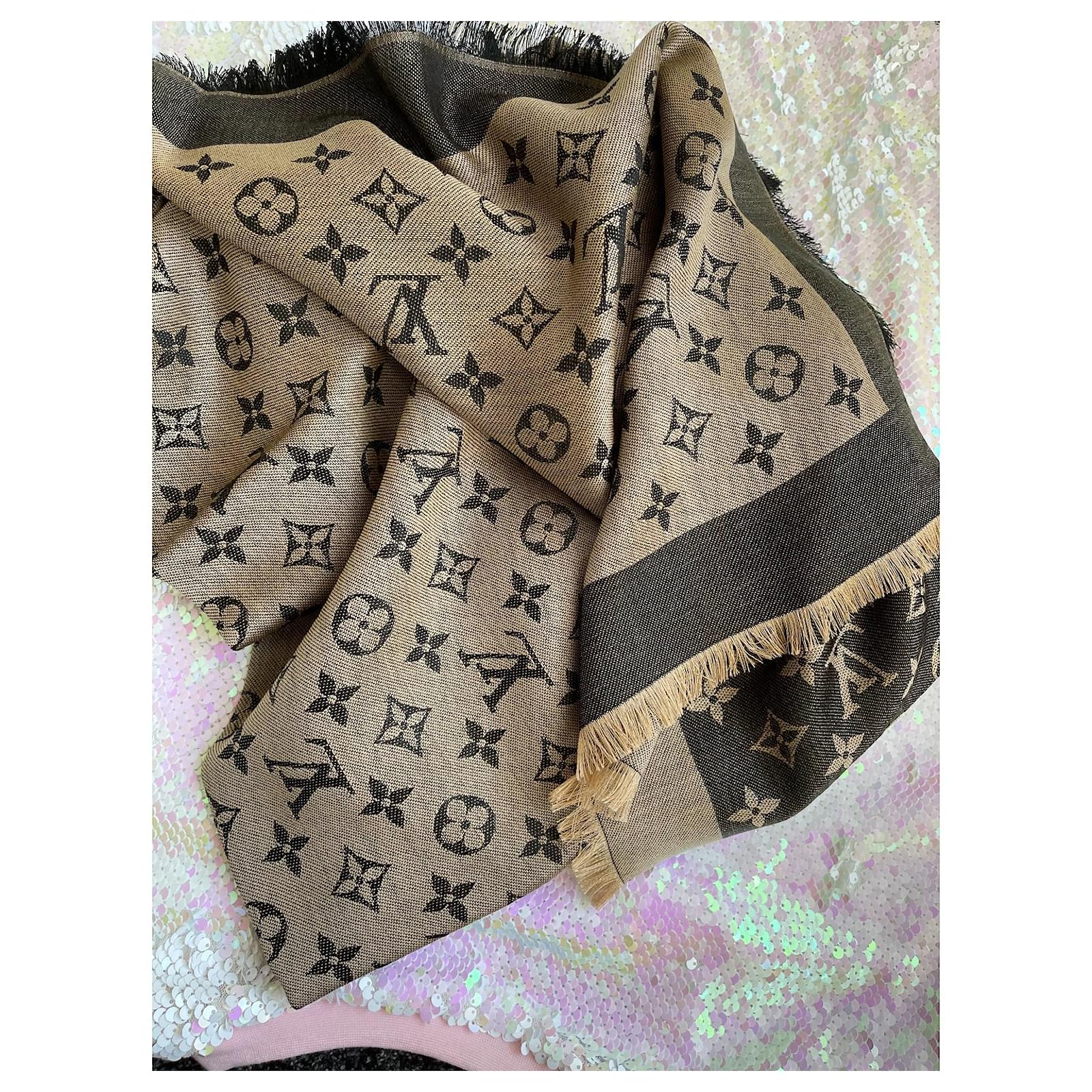 Louis Vuitton Schals aus Seide - Beige - 29833764