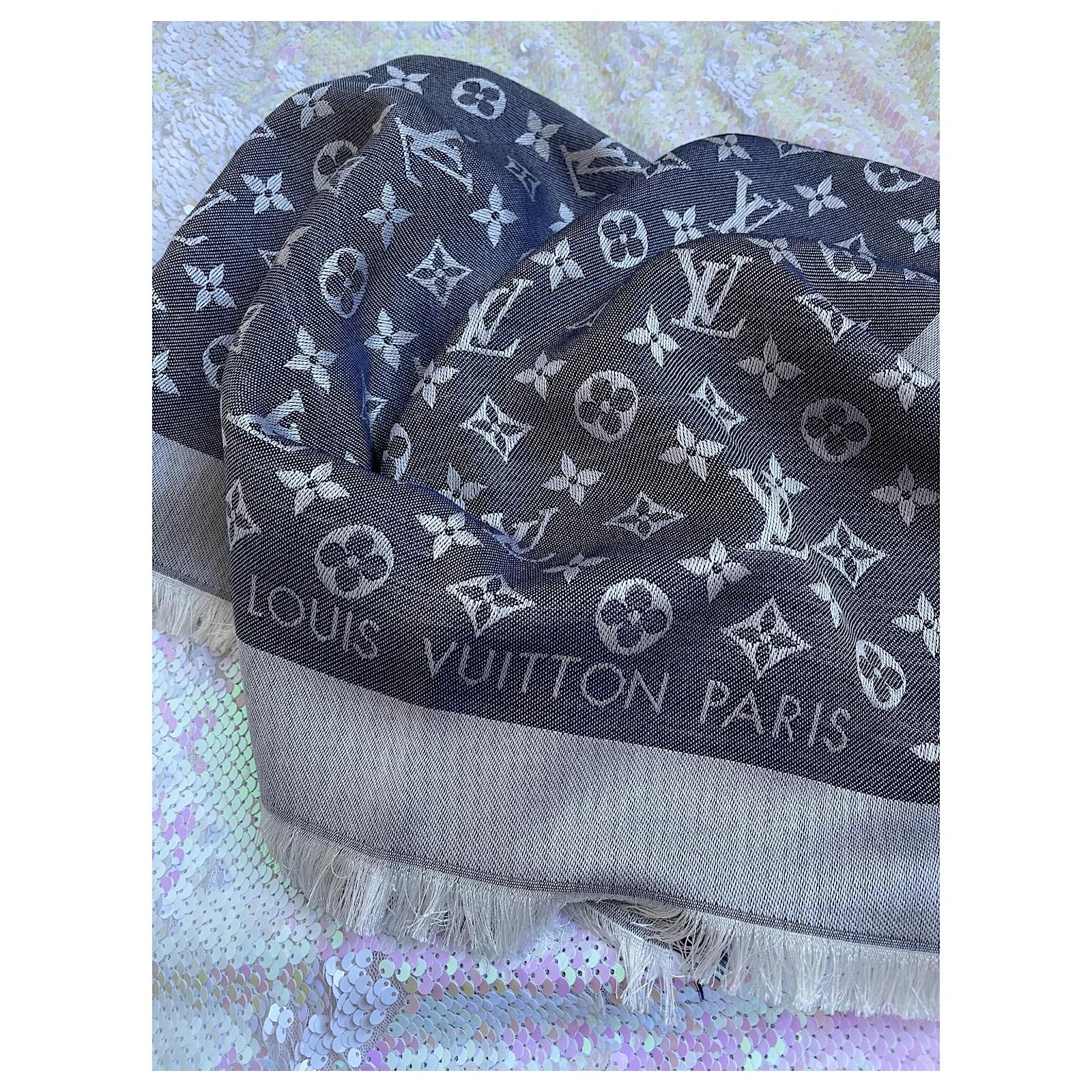 Louis Vuitton Blue denim scarf Silk ref.380269 - Joli Closet