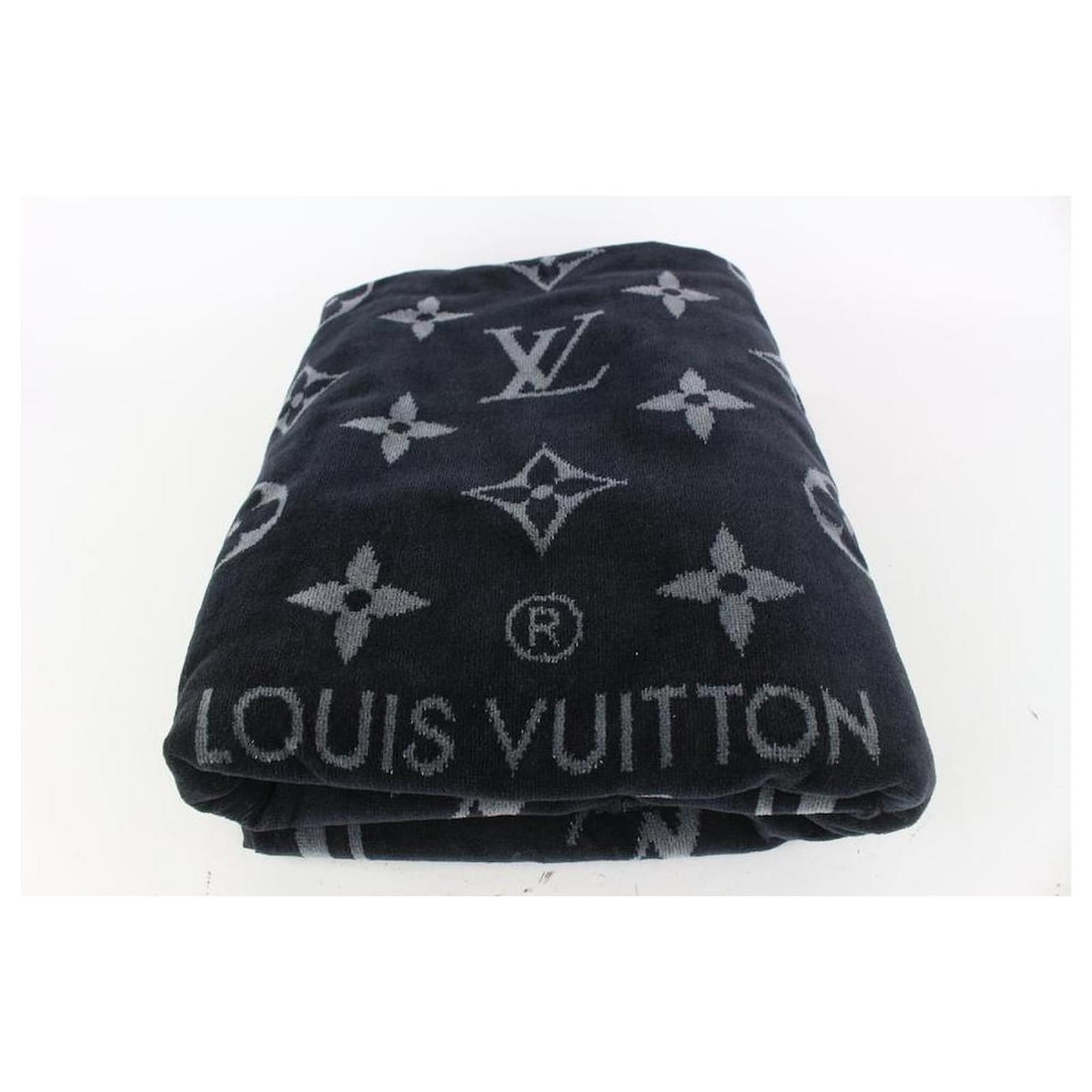 Louis Vuitton Monogram Eclipse Beach Towel (M73417)