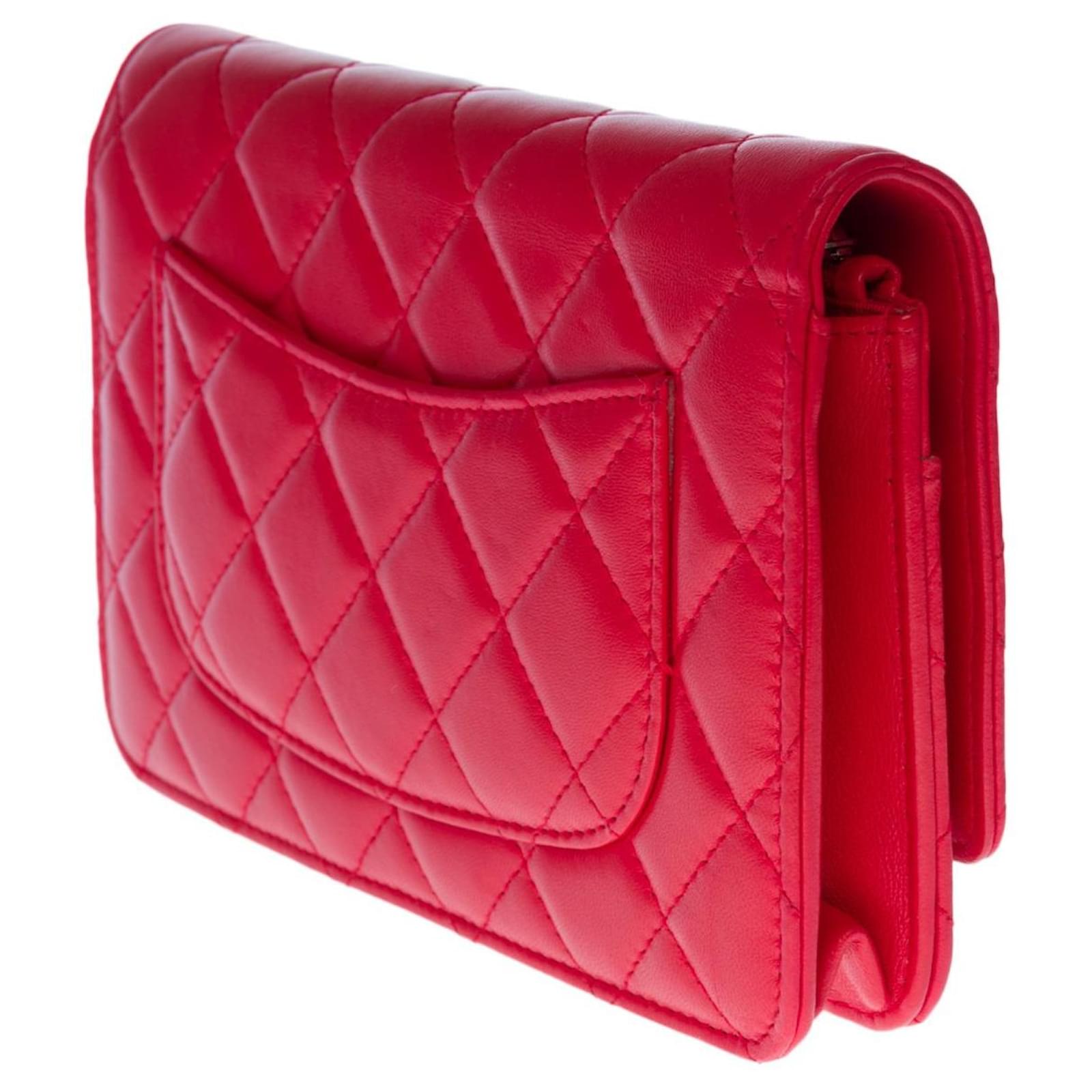 Lovely Chanel Wallet on Chain shoulder bag (WOC) in raspberry