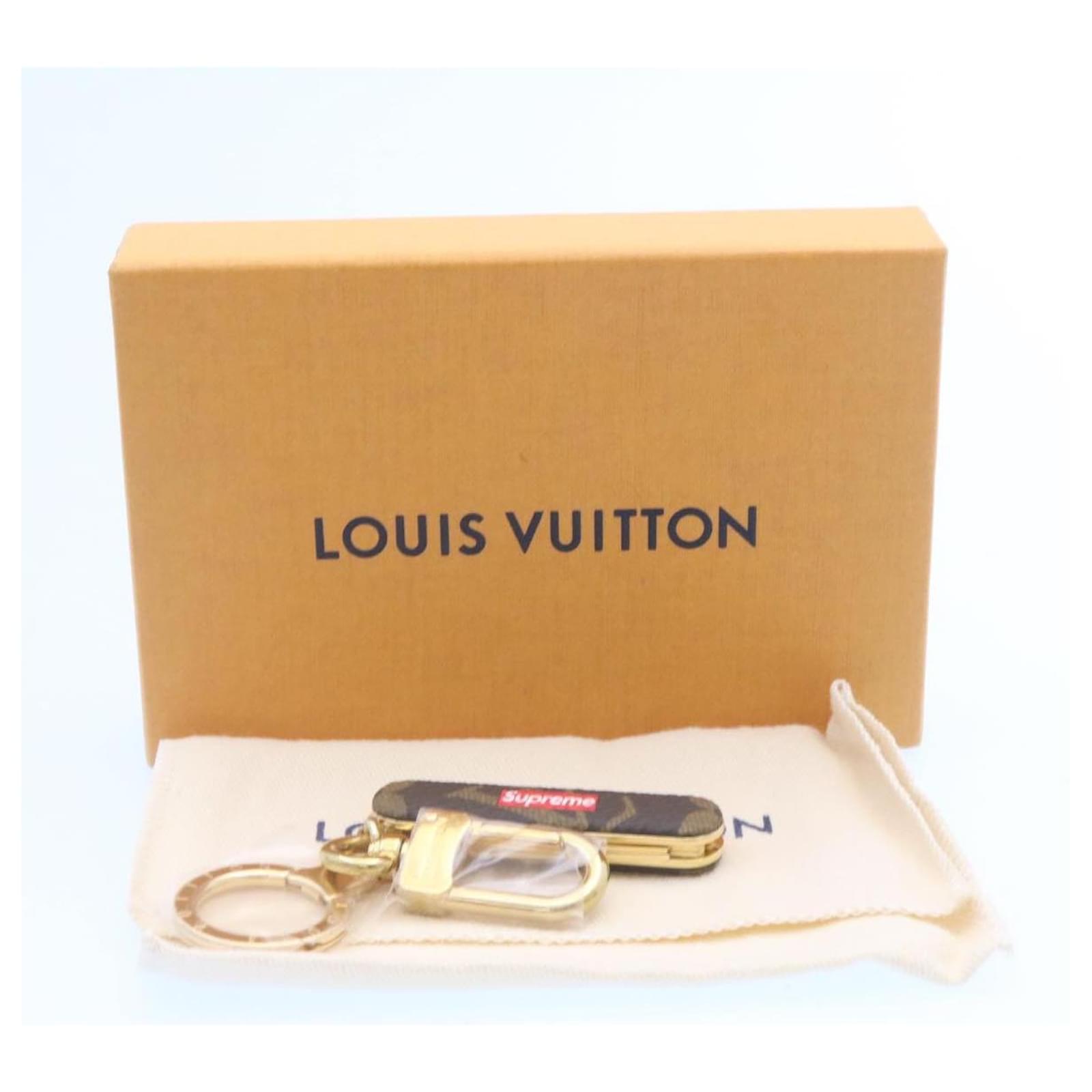 LOUIS VUITTON Supreme Monogram City Game Pocket Knife Charm MP2071 LV Auth  25299 Golden Cloth ref.384555 - Joli Closet