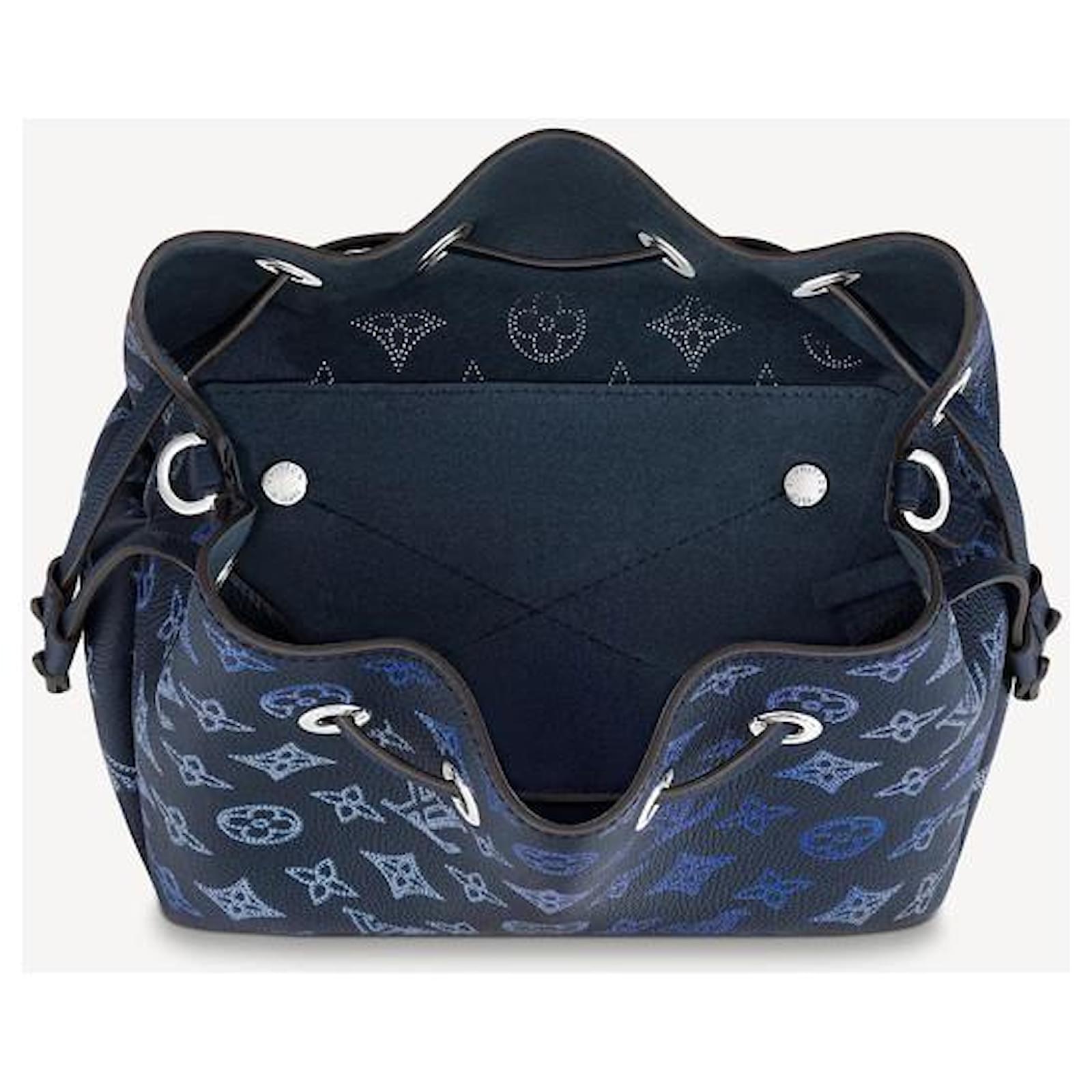 Louis Vuitton LV Bella bag Mahina leather Blue ref.387254 - Joli Closet