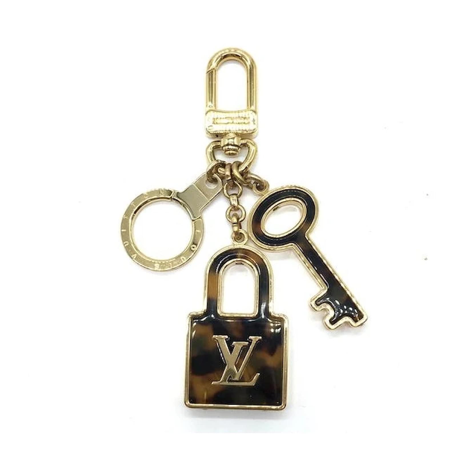 Louis Vuitton Gold Tortoise Print Resin Lock and Key Monogram Key Charm  Golden Metal ref.390119 - Joli Closet