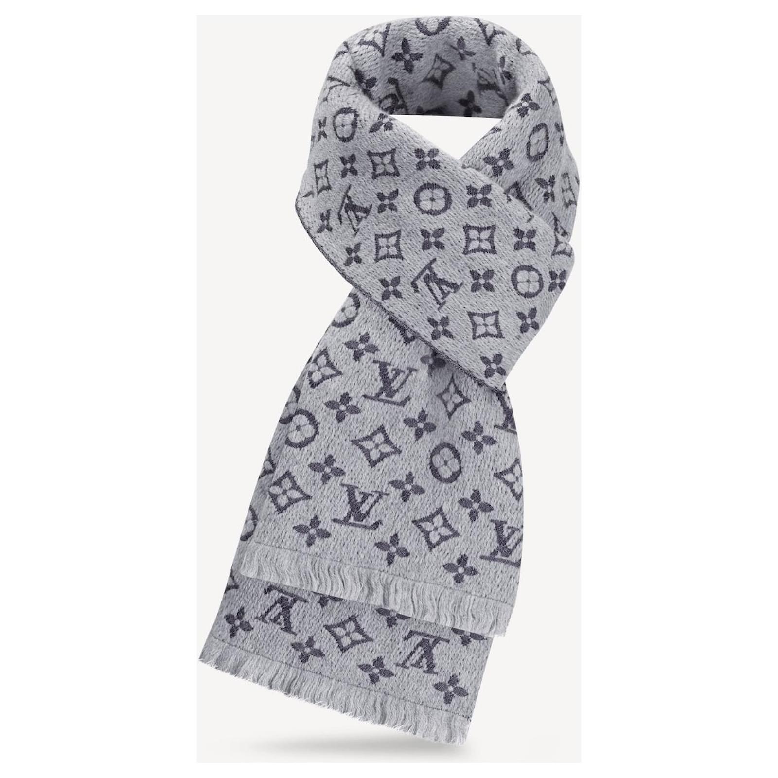 Louis Vuitton Scarf Grey Wool ref.229549 - Joli Closet