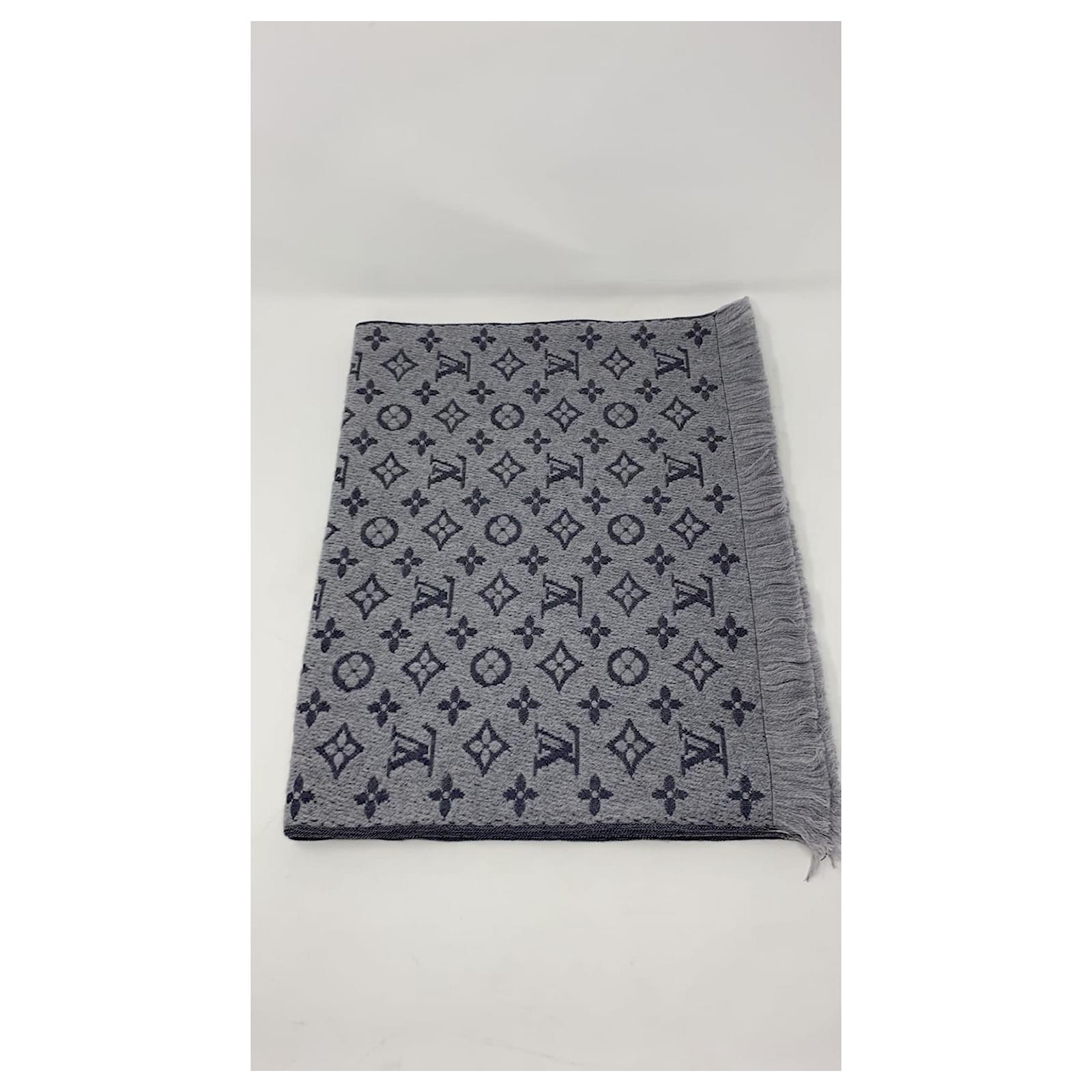 Louis Vuitton CLASSIC MONOGRAM SCARF Grey Wool ref.437902 - Joli Closet