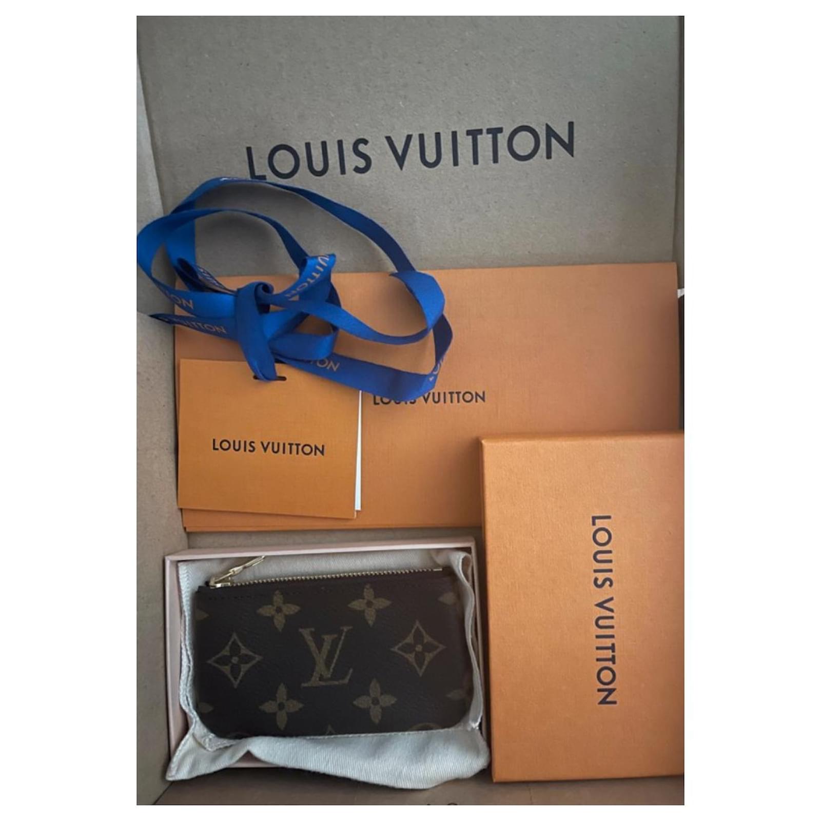 Monedero - Llavero Monogram Louis Vuitton  Louis vuitton key pouch, Key  pouch, Louis vuitton