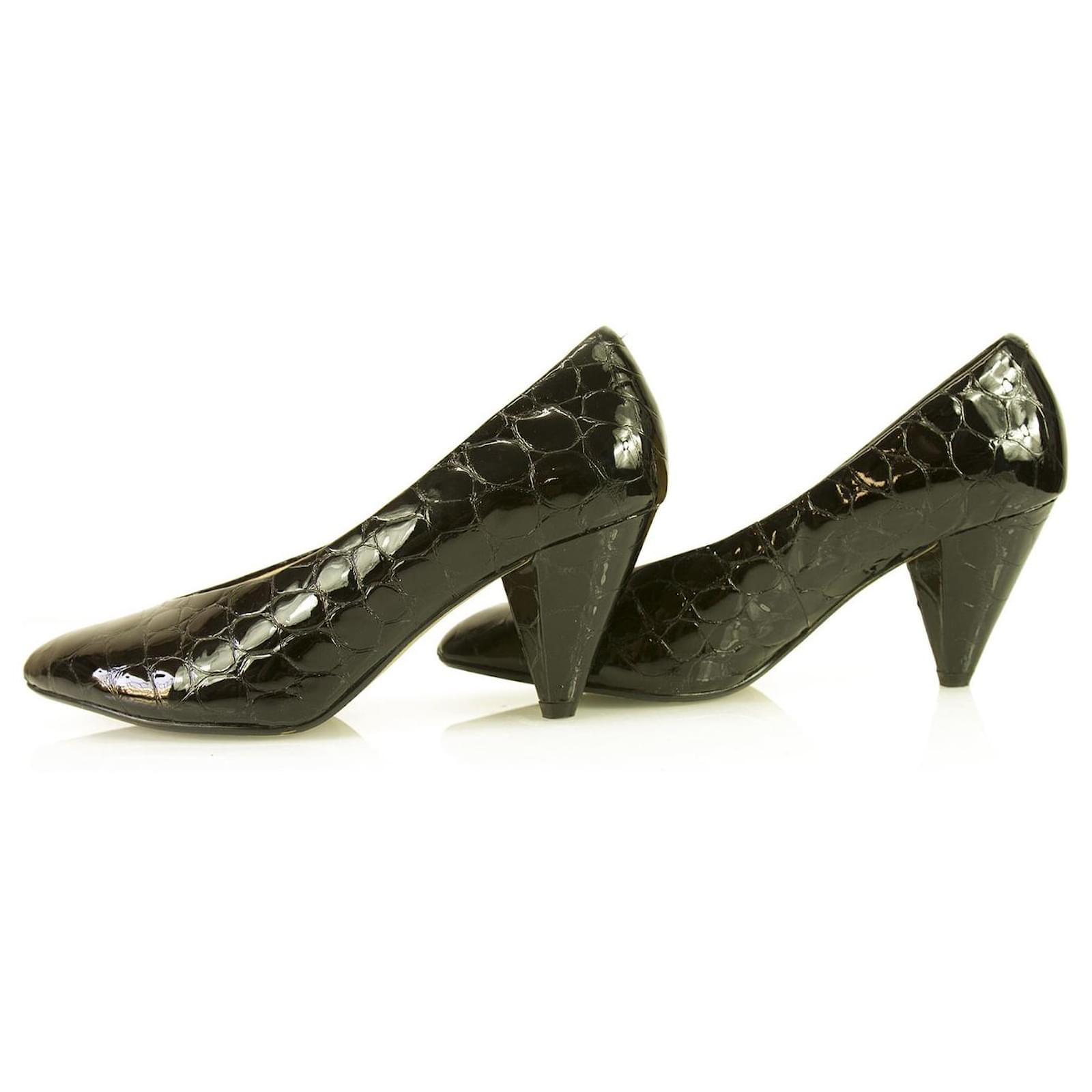 Black Embossed Patent Leather Pointed Toe Pumps Heels Shoes UK 7 ref.391768 - Joli Closet