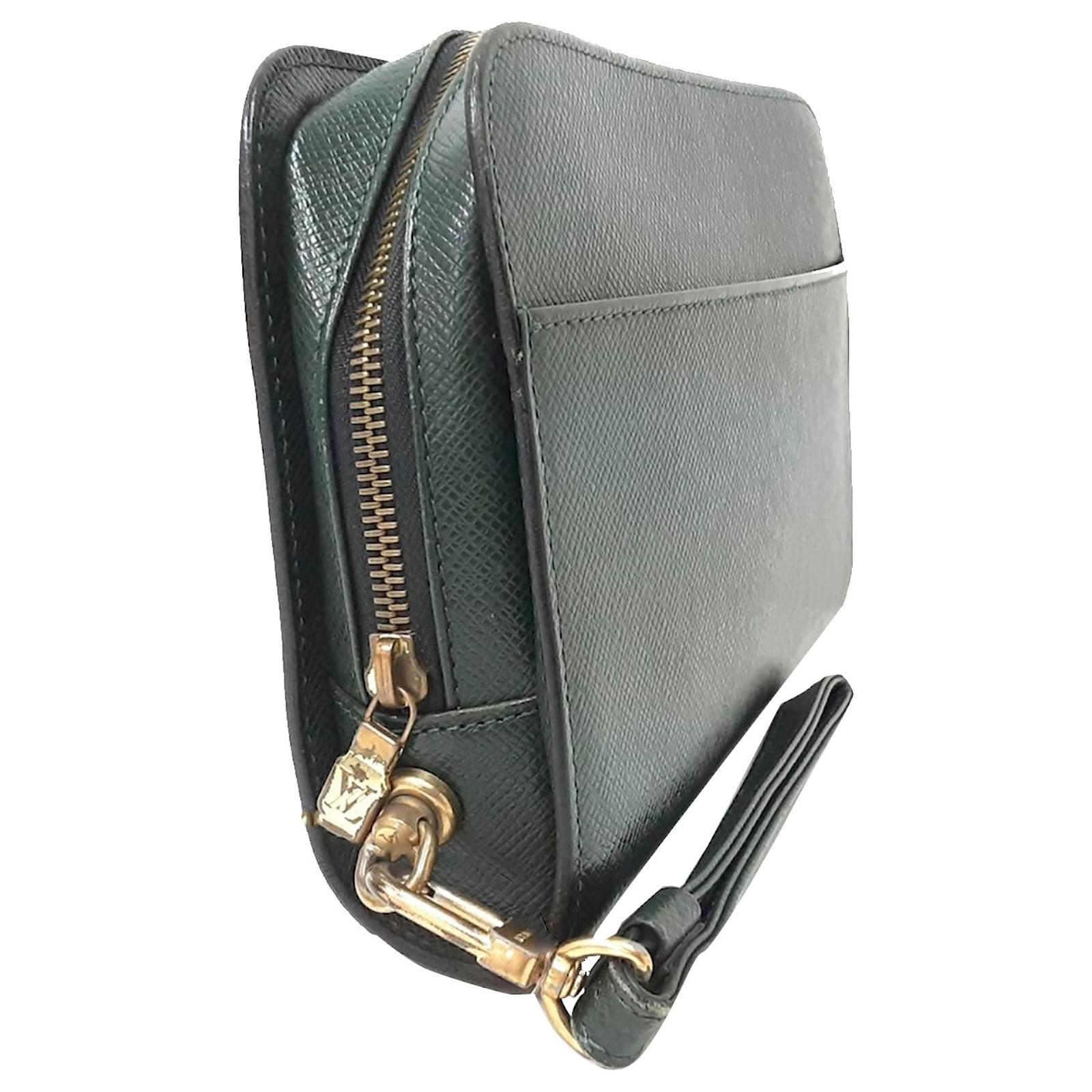 Louis Vuitton Gray Taiga Baikal Clutch Bag Grey Leather ref.392577 - Joli  Closet