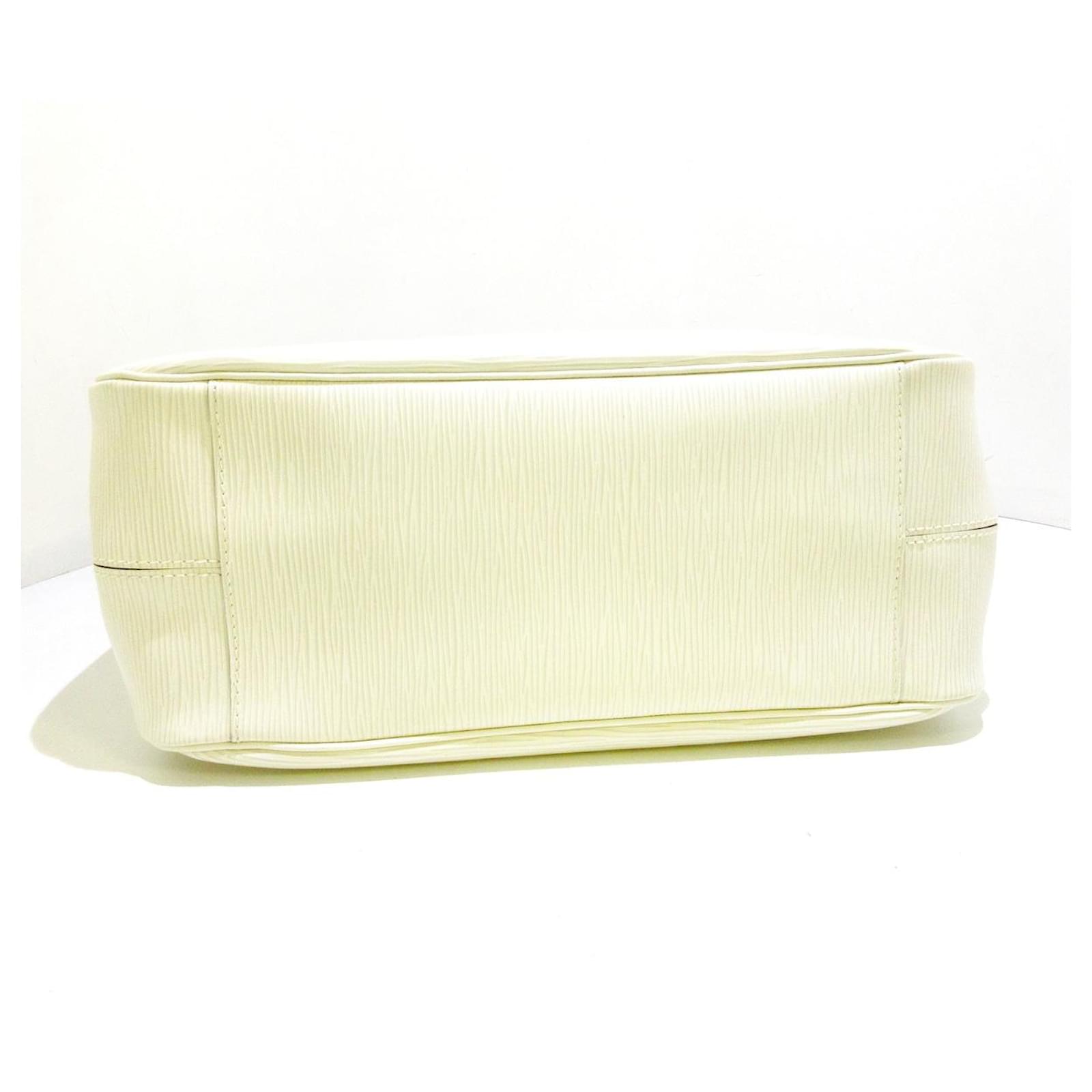 Louis Vuitton Passy Cream Leather ref.393778 - Joli Closet