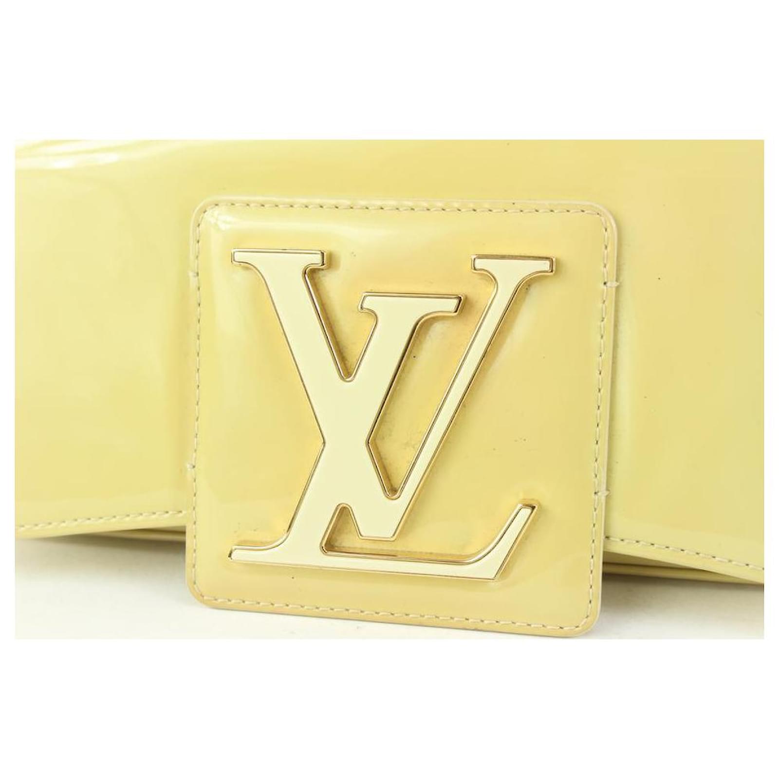 Louis Vuitton Beige Vanilla Vernis Sobe Clutch Louise Leather ref.396144 -  Joli Closet