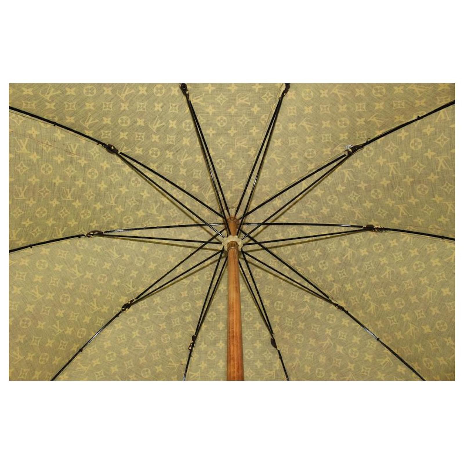 Louis Vuitton Black Monogram Umbrella with Silver Metal Accents - Parasols  & Umbrellas - Costume & Dressing Accessories