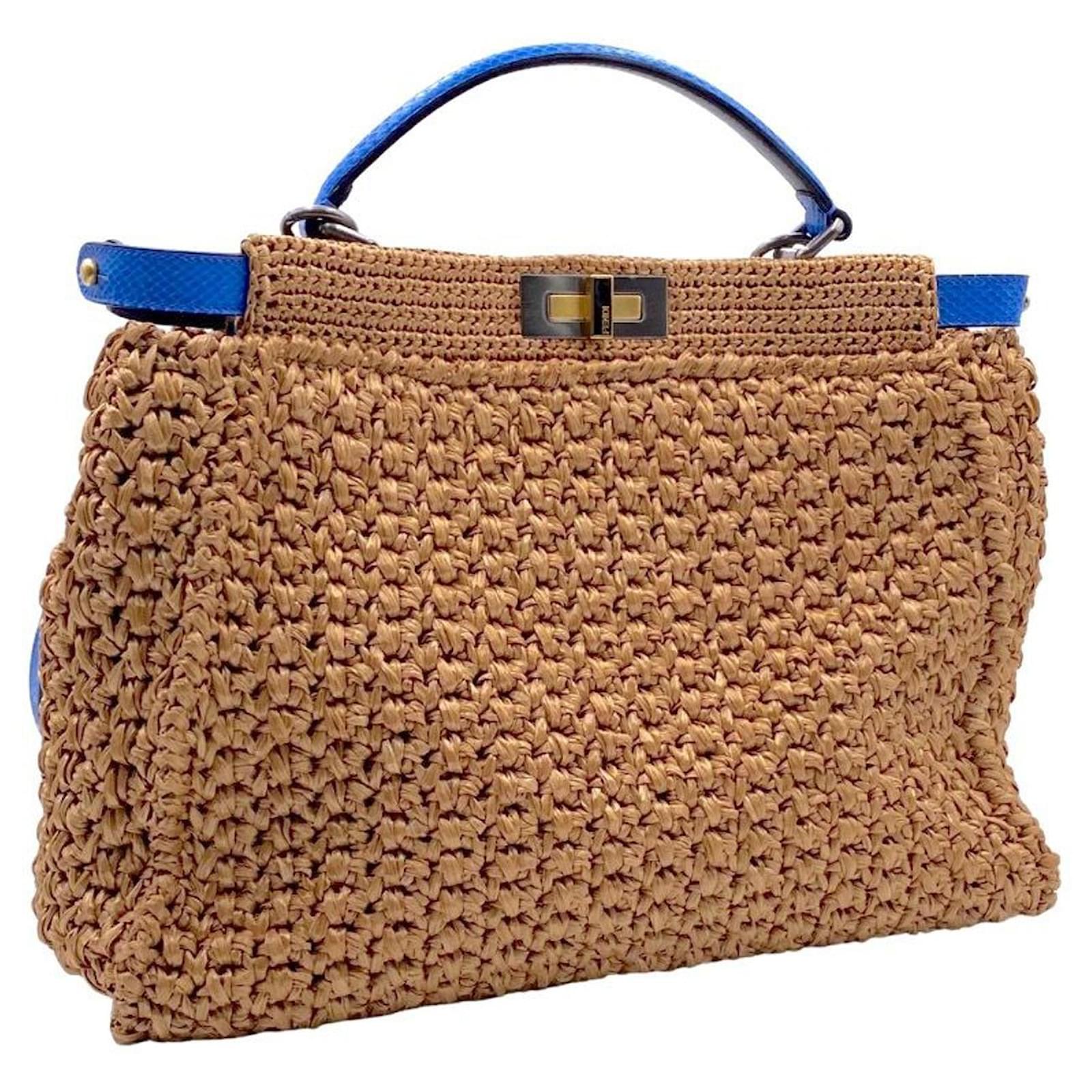 Bolsa Fendi Peekaboo Iconic XL em ráfia com guarnição de cobra d'água azul