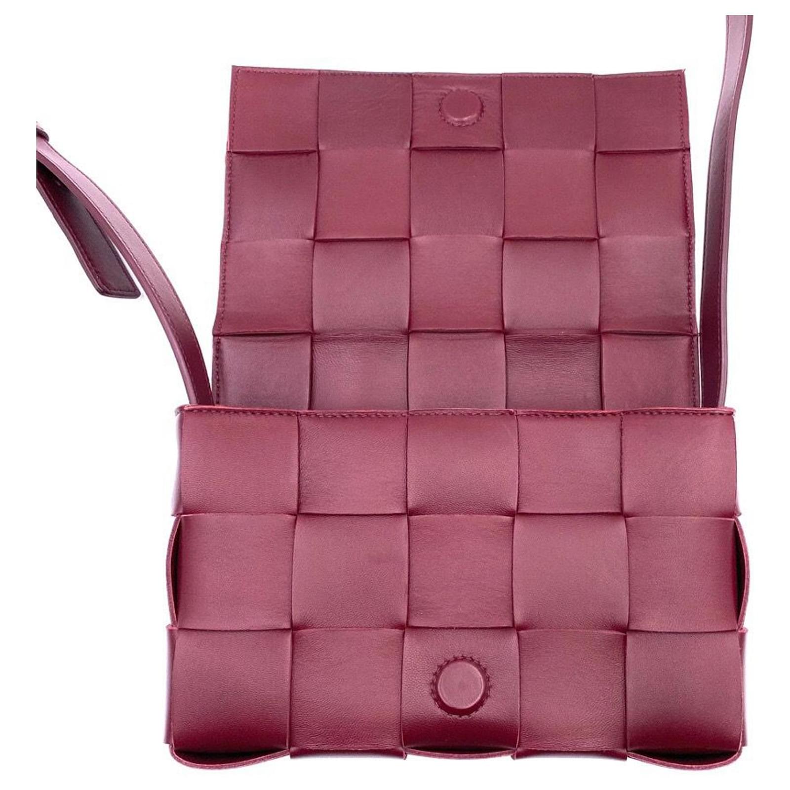 BOTTEGA VENETAのバッグ Bottega Veneta | Small Loop Top Handle Bag – Kirna Zabête