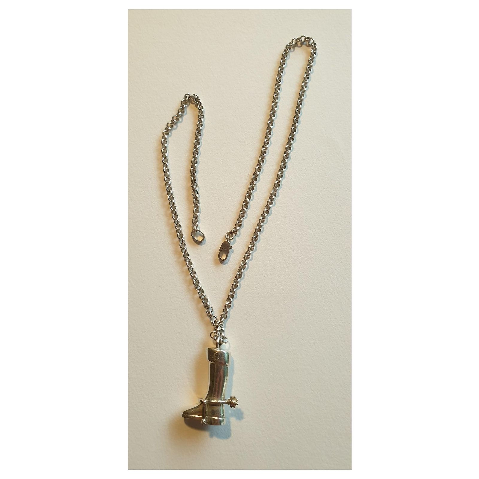 Pendentif Ancien En Métal Argenté Forme Bottine – Occasion, Sans Marque