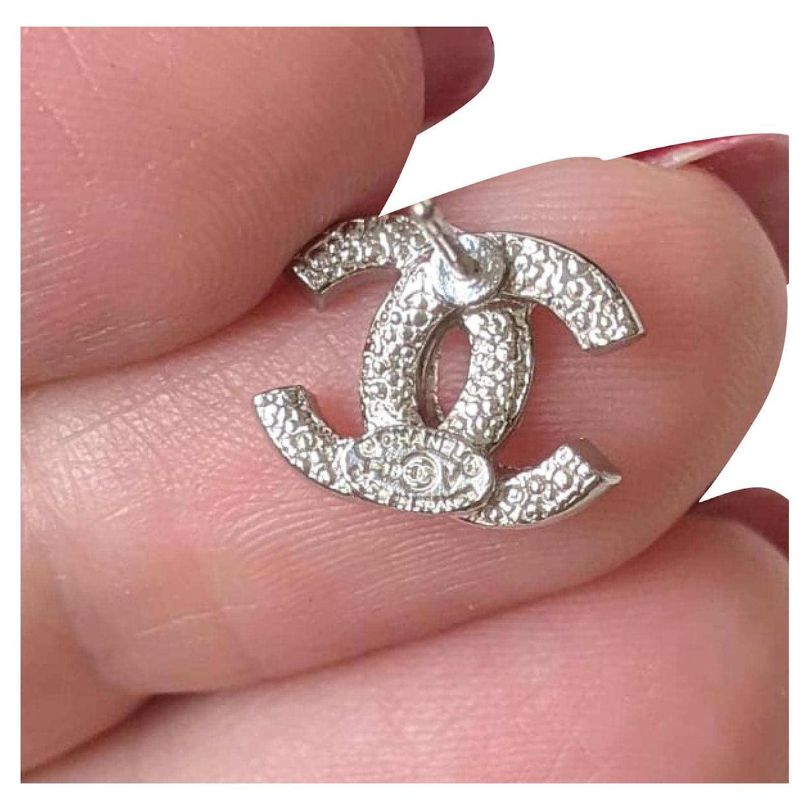 Chanel CC F18V Logo Timeless Classic Crystal Earrings Silvery Metal  ref.401676 - Joli Closet