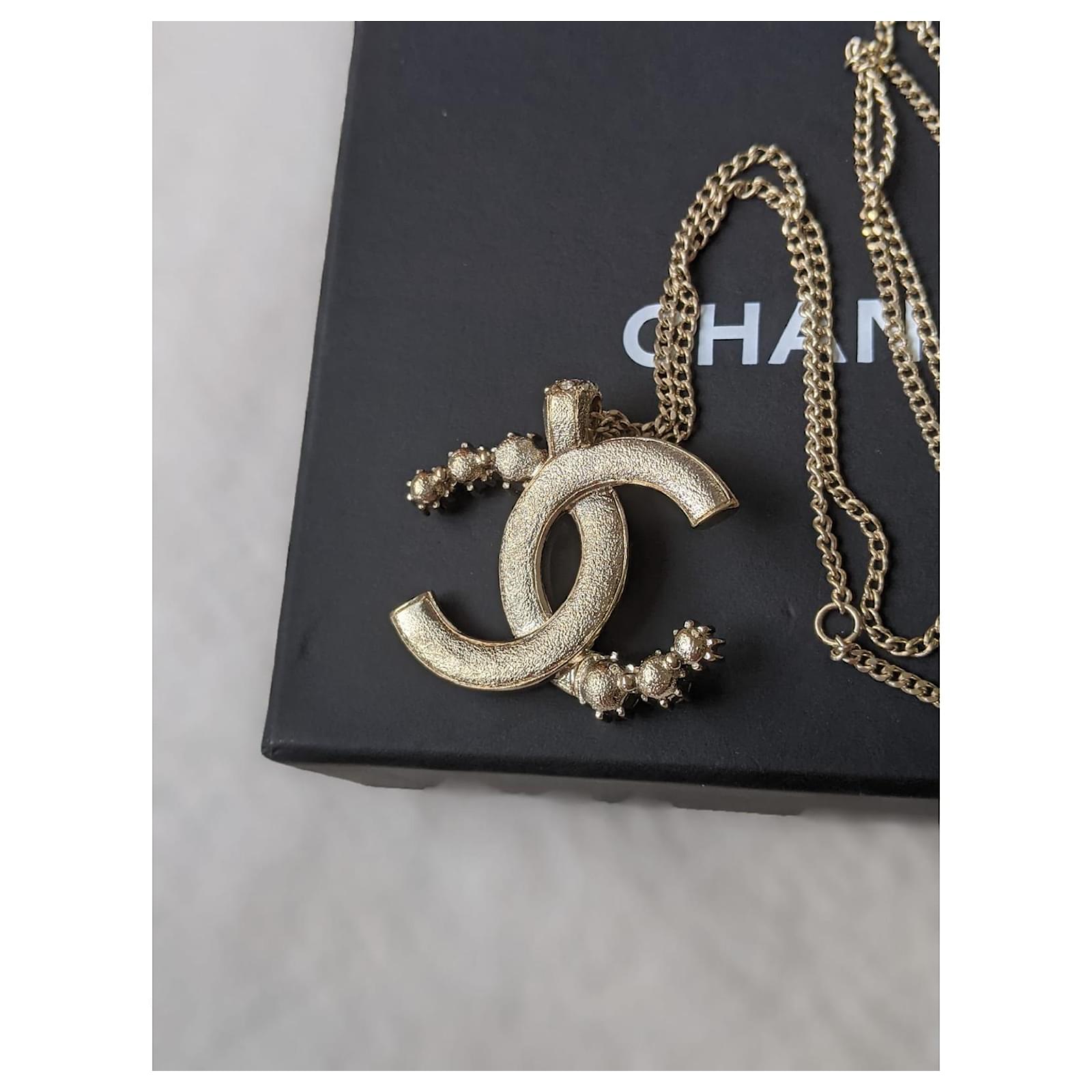 Chanel CC A19S Runway Rainbow Crystals Logo Necklace Multiple colors ...