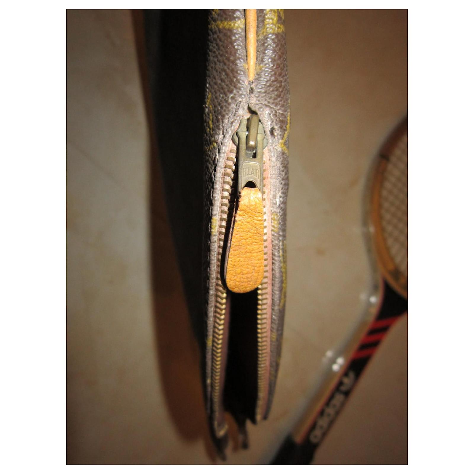 Shop Louis Vuitton Tennis Racket Cover (HOUSSE RAQUETTE DE TENNIS, GI0499)  by Mikrie