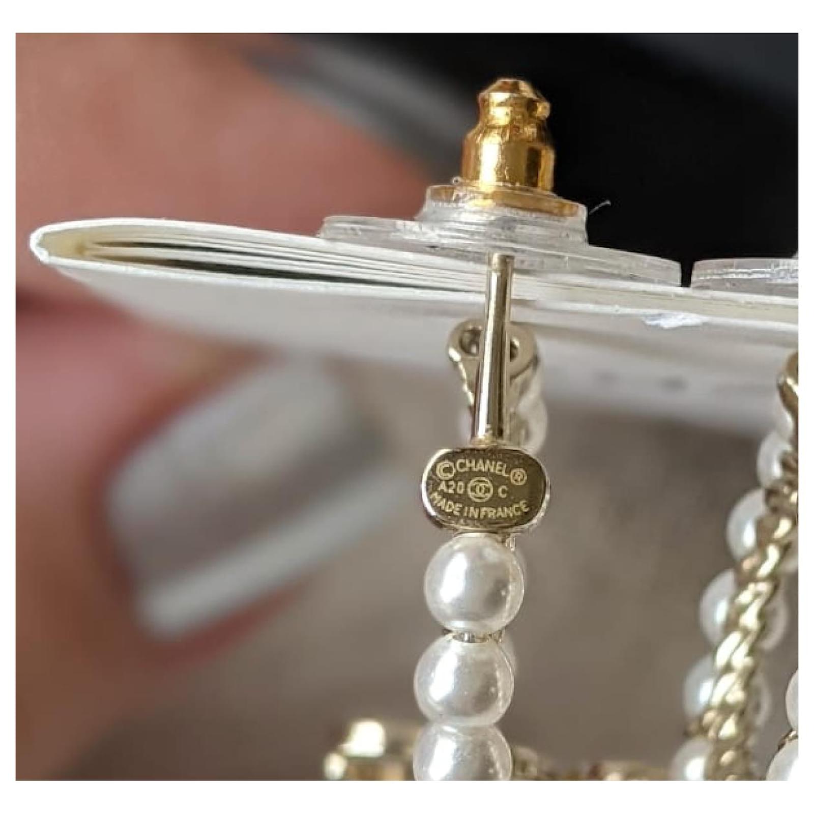 Chanel CC A20C Hoop Pearl Earrings Golden Metal ref.406630 - Joli Closet