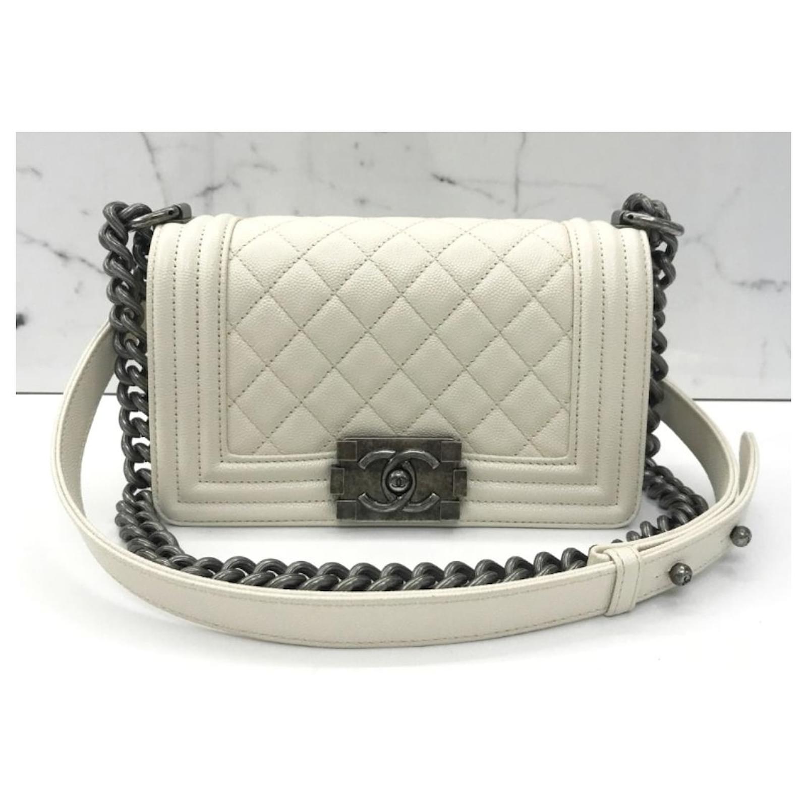 Chanel White Caviar small boy bag Leather ref.407711 - Joli Closet