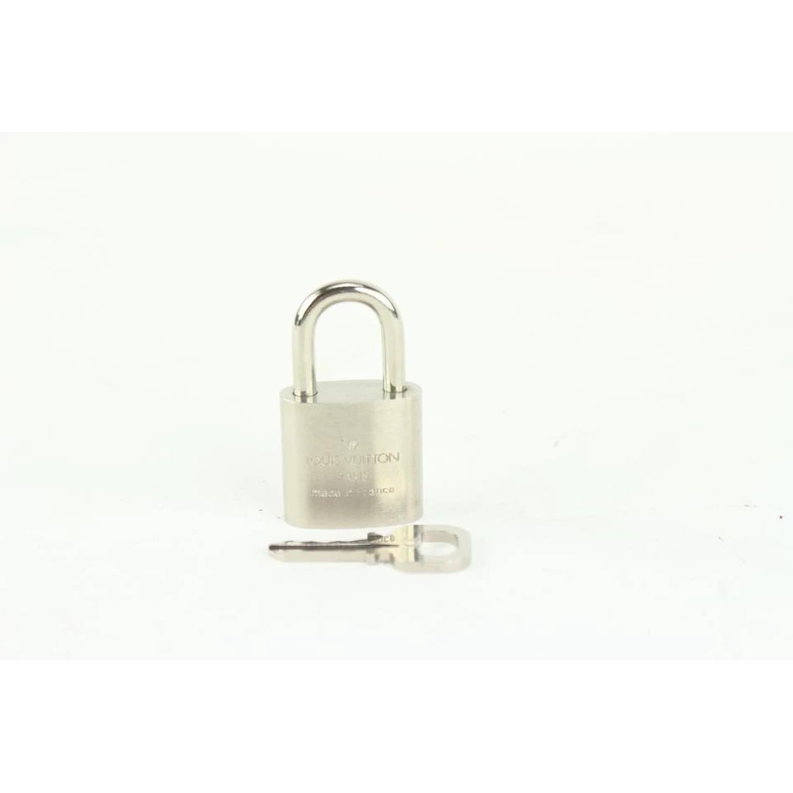 Louis Vuitton Brushed Silver Matte Padlock and Key Set Cadena Lock Bag  Charm ref.408462 - Joli Closet