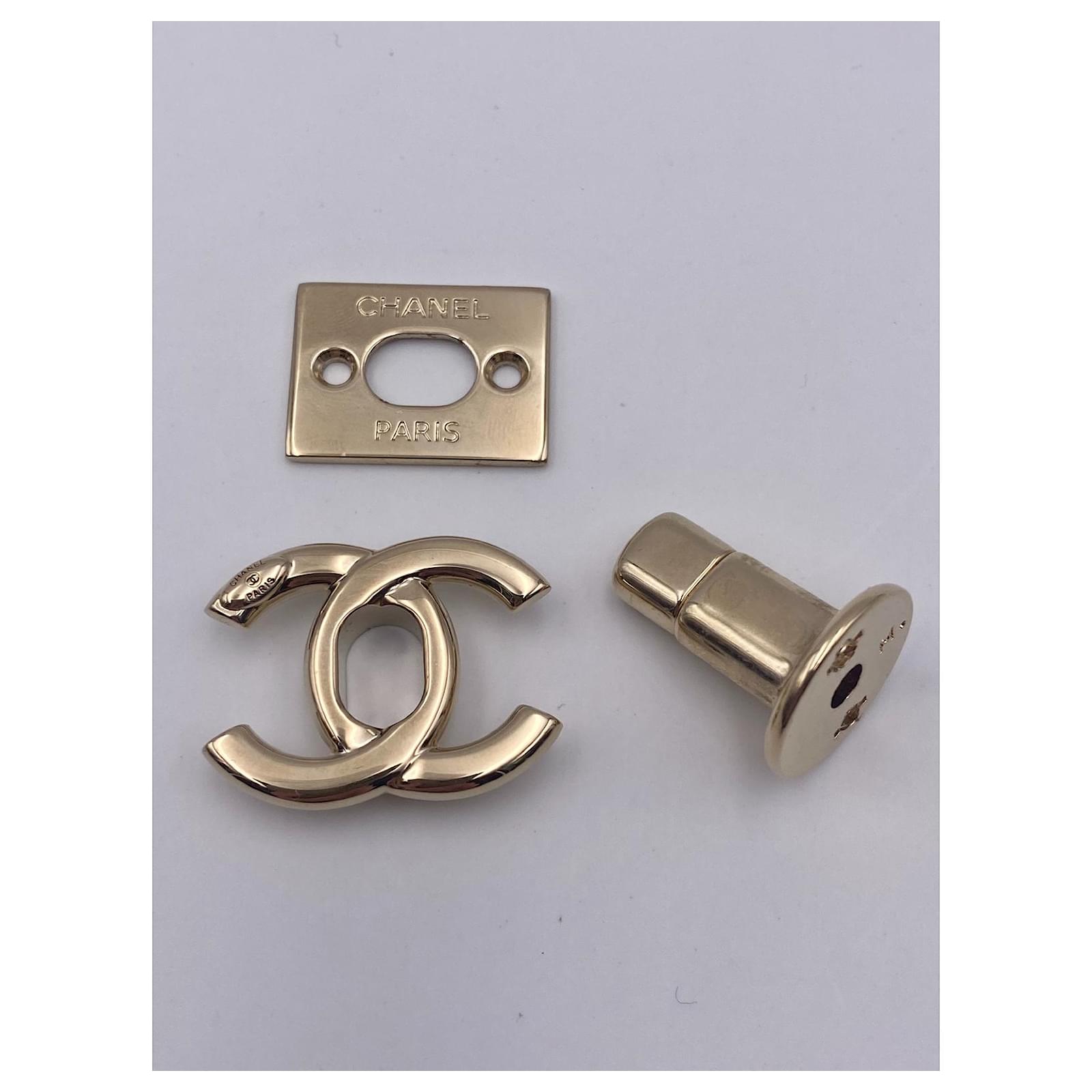 Chanel 96P GOLDEN CC TURNLOCK KEYHOLDER Metal ref.746500 - Joli Closet