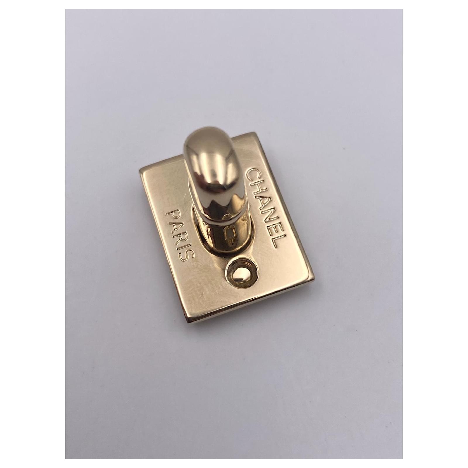 Chanel Pearl drop Gold hardware Metal ref.542813 - Joli Closet