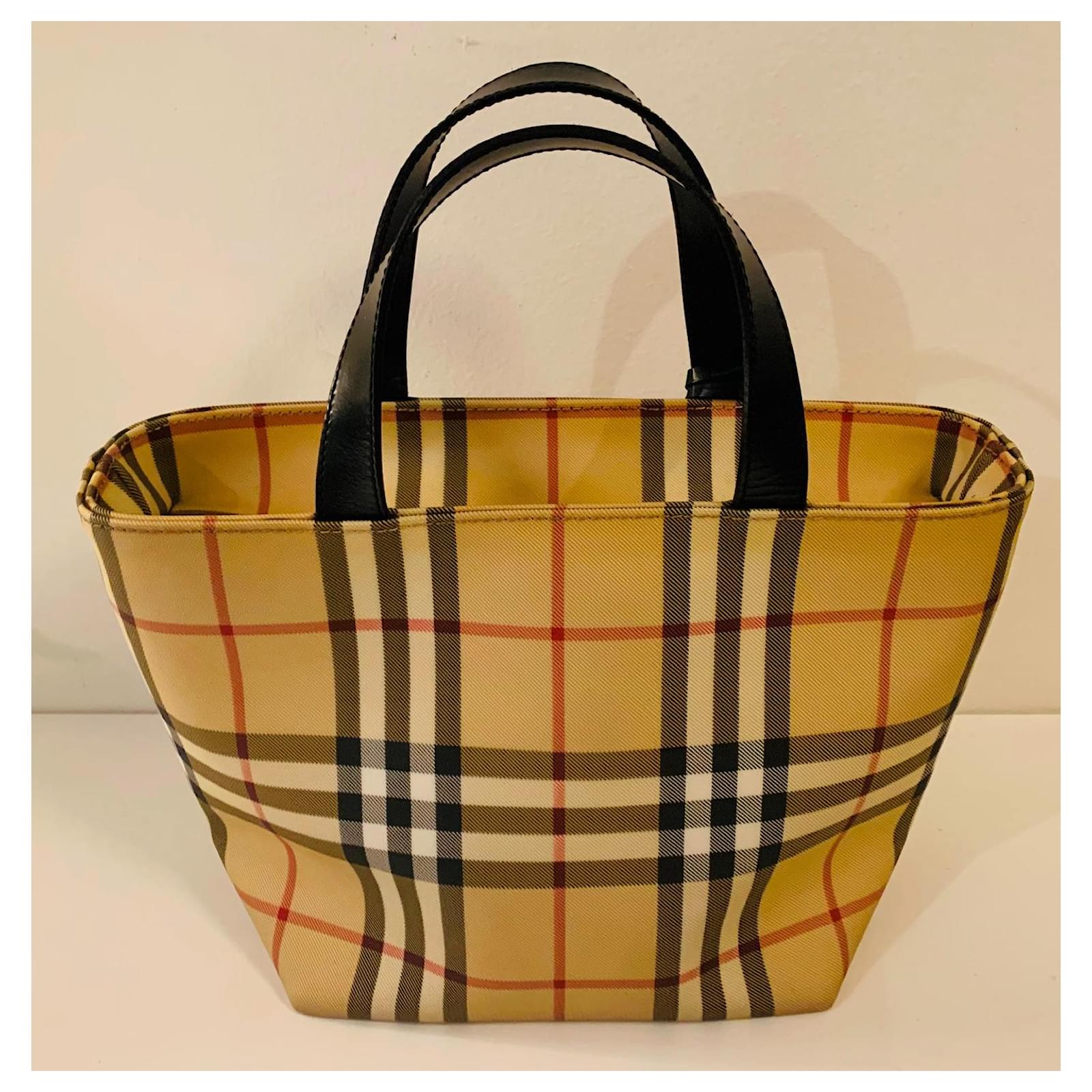 Burberry Handbags Beige Cloth ref.869498 - Joli Closet