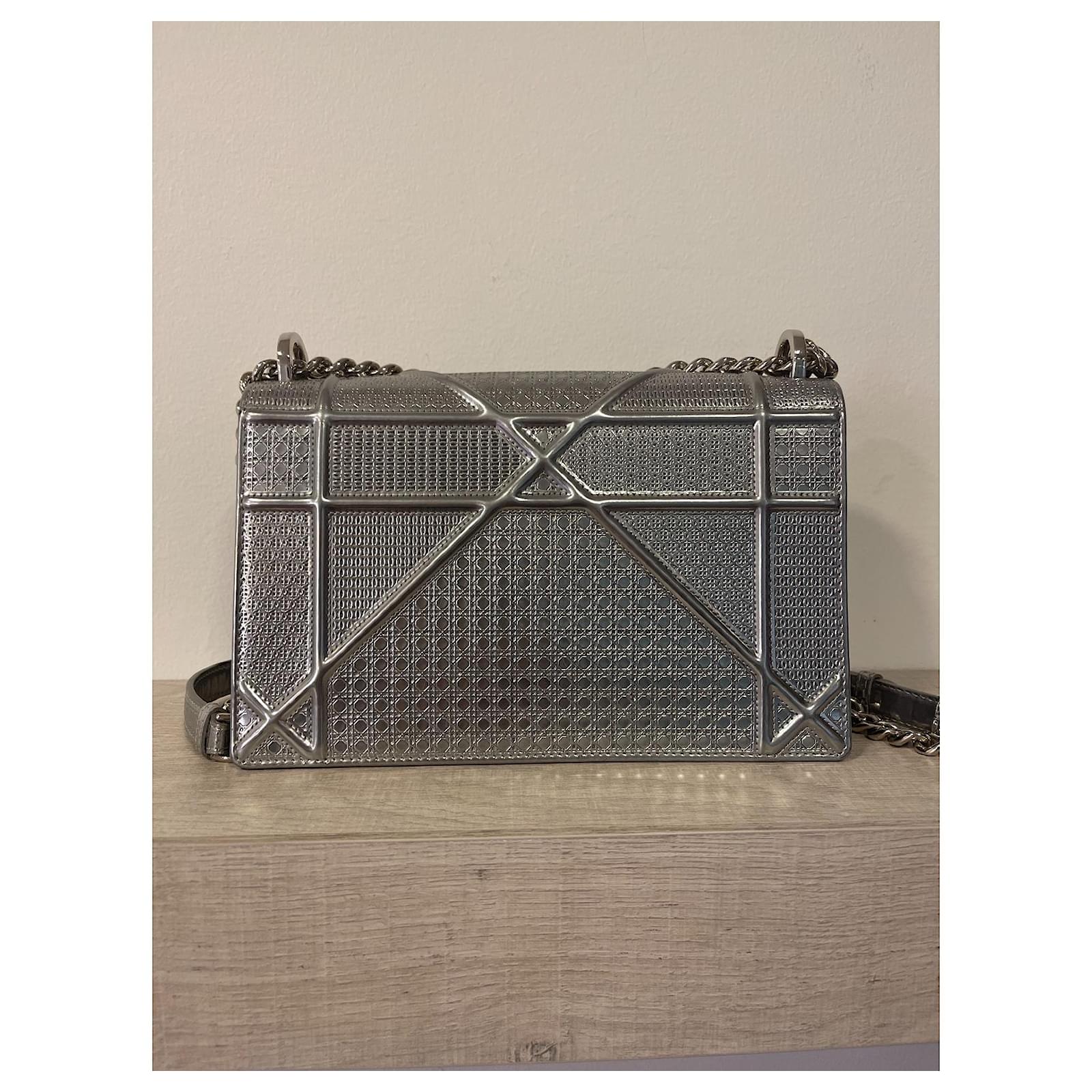 Dior Medium Microcannage Diorama (SHG-3QxM8v) – LuxeDH