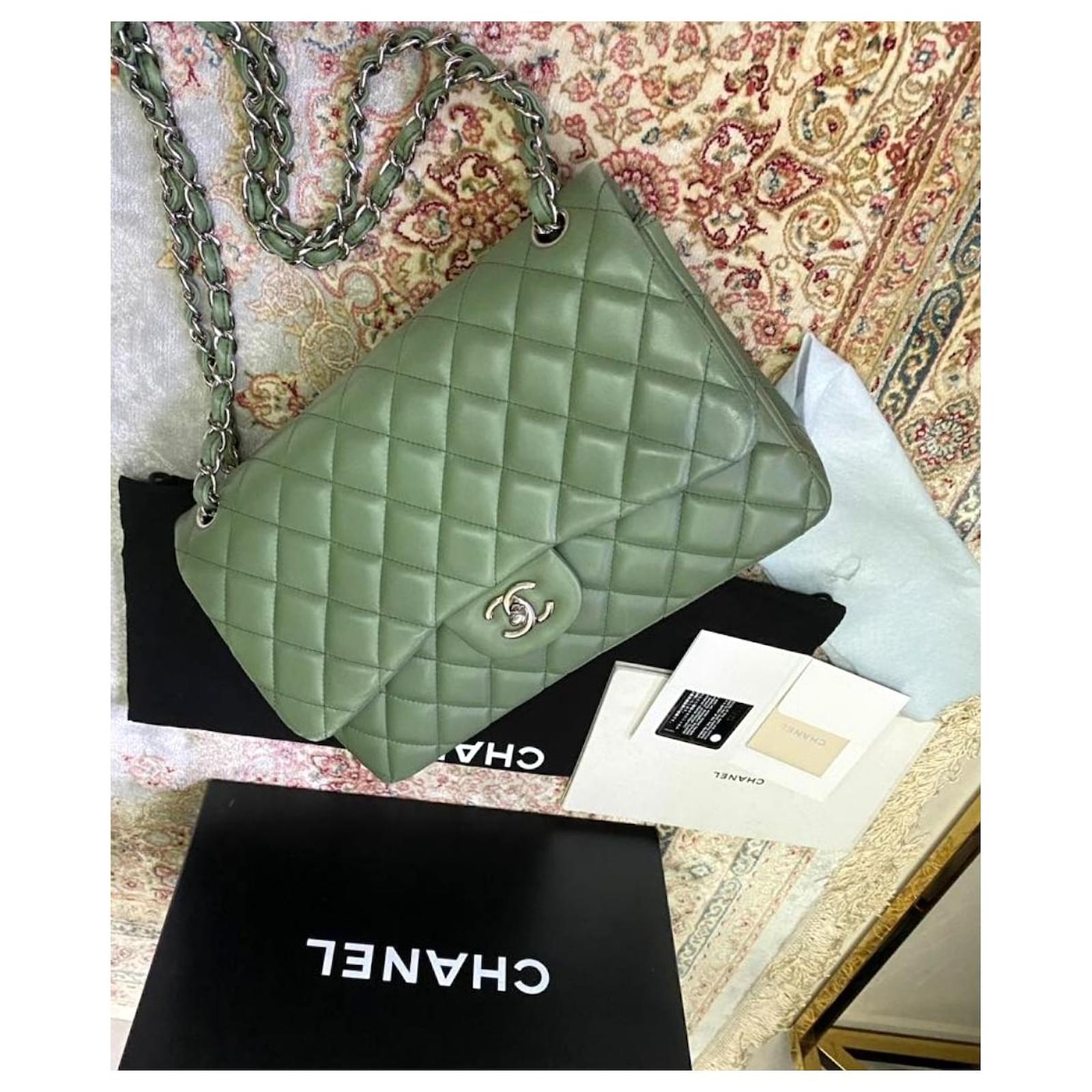 Chanel Jumbo Timeless Classic flap bag Olive green Leather ref.410887 -  Joli Closet