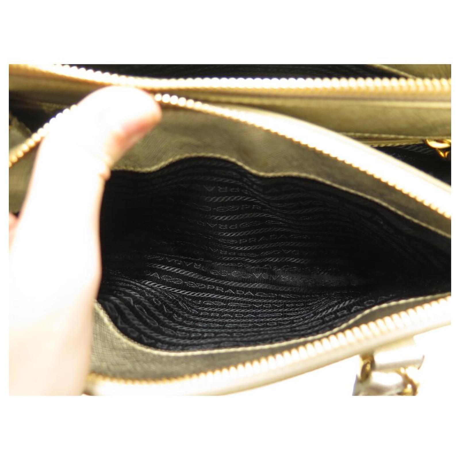 NEW PRADA MINI GALLERIA HANDBAG 1BA896 GOLD SAFFIANO LEATHER BANDOULIERE  Golden ref.411228 - Joli Closet