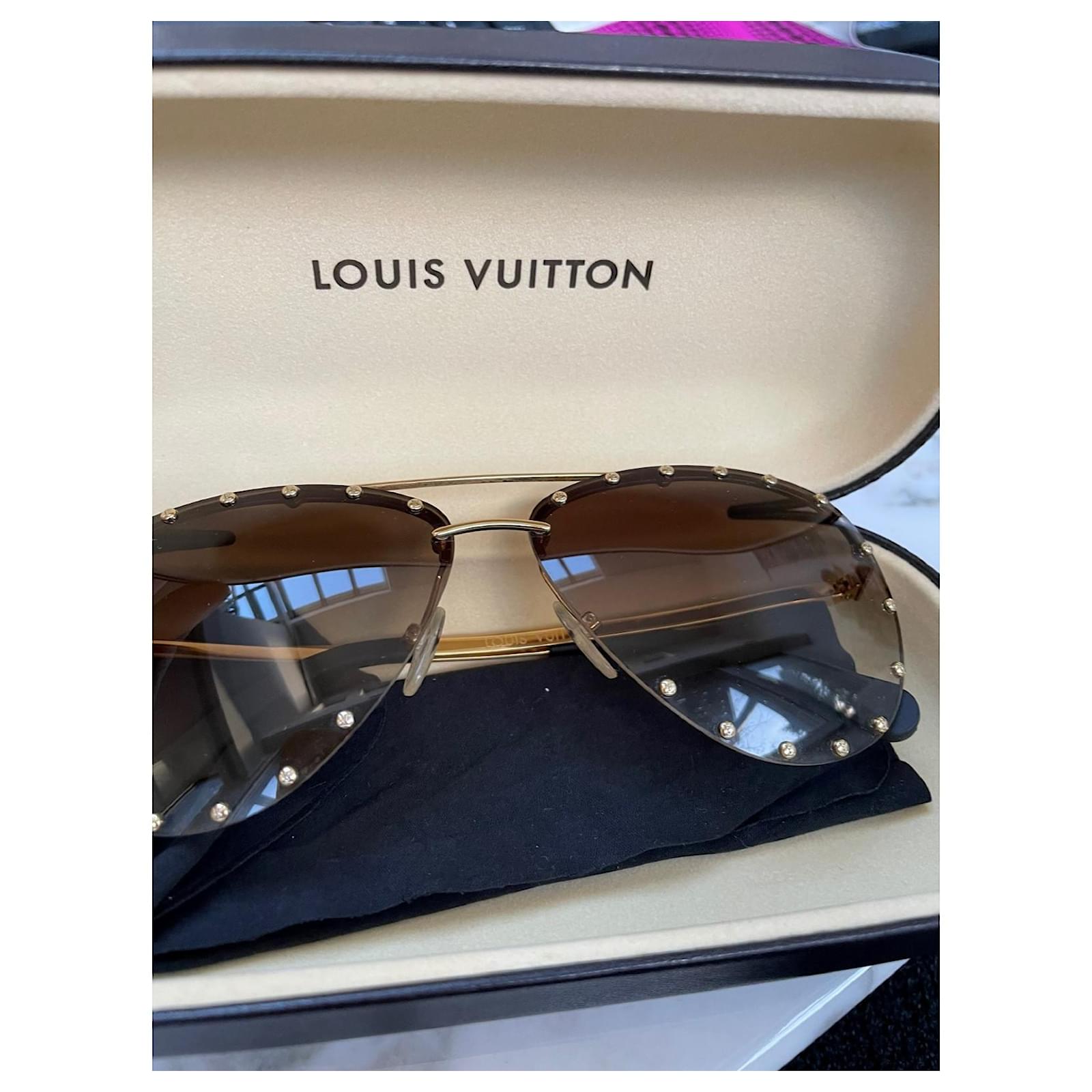Louis Vuitton Vuitton Sunglasses in Brown Plastic Polyurethane ref.348244 -  Joli Closet