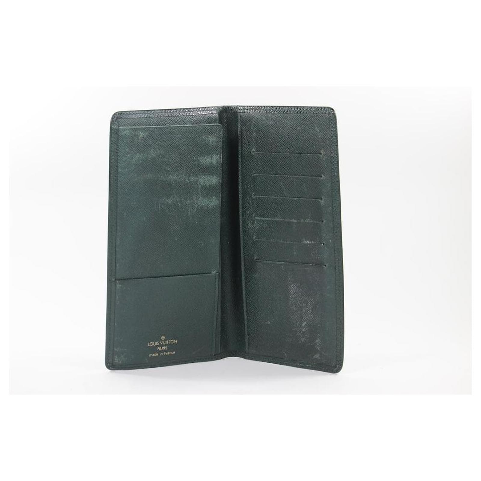 Louis Vuitton Dark Green Taiga Leather Brazza Wallet Long Card