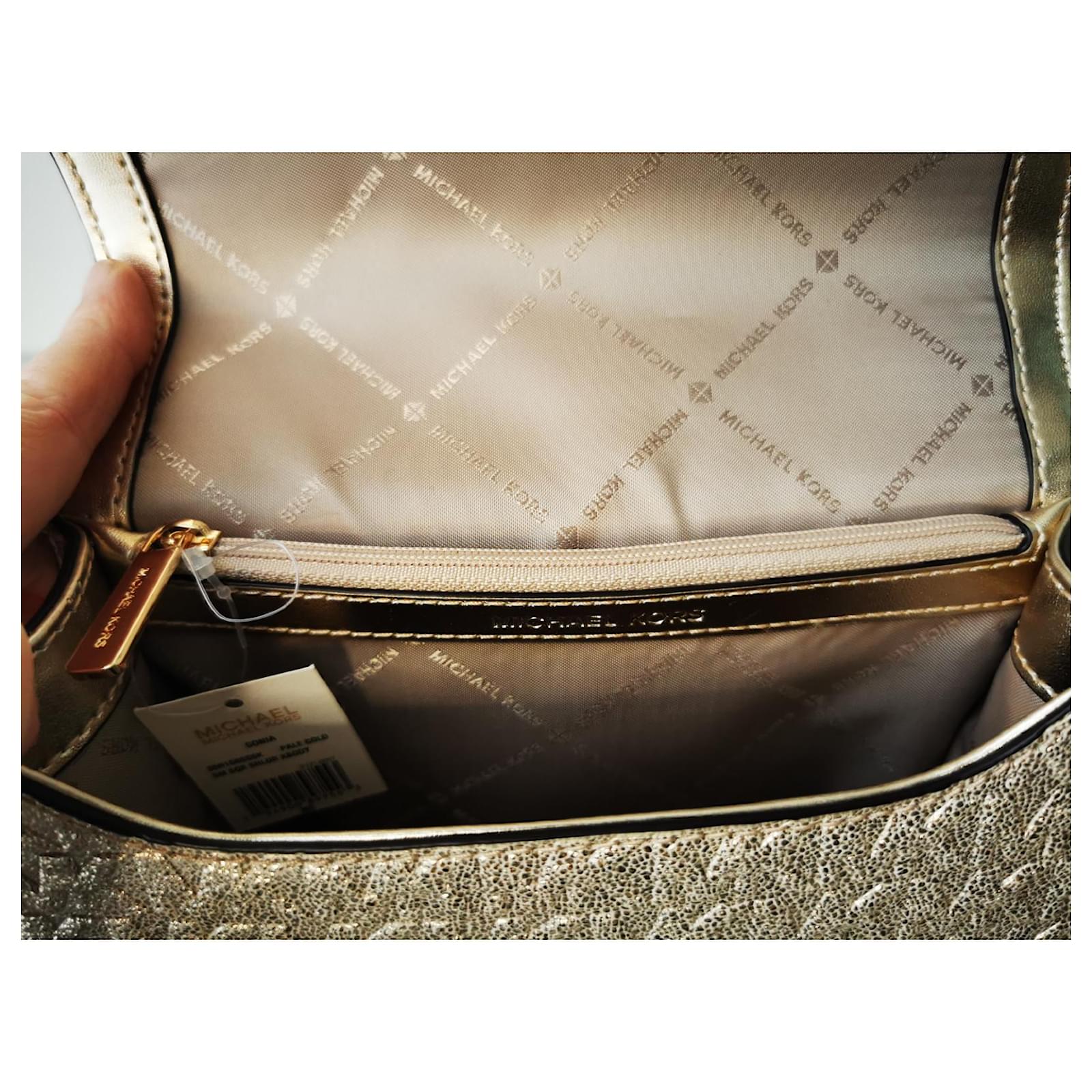 Michael Kors Gold Pochette Golden Plastic ref.969688 - Joli Closet