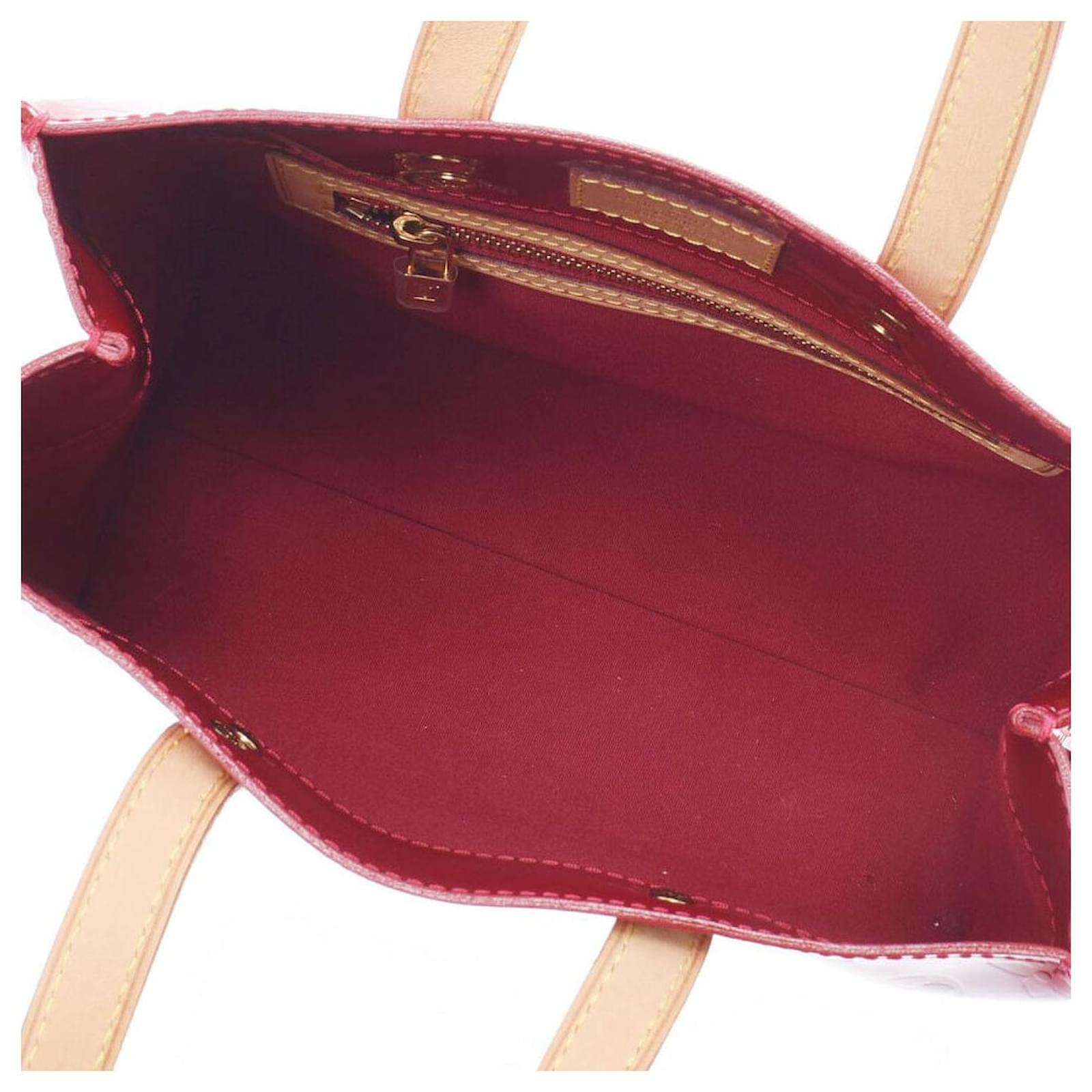 Louis Vuitton Reade Grey Patent leather ref.927013 - Joli Closet