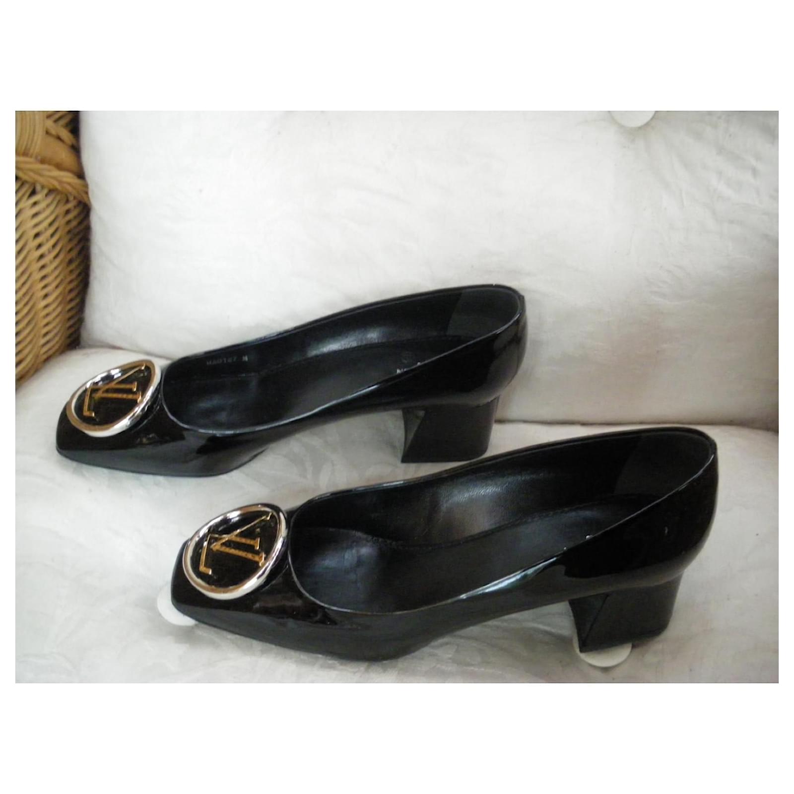 Patent leather heels Louis Vuitton Black size 40 EU in Patent leather -  30997145