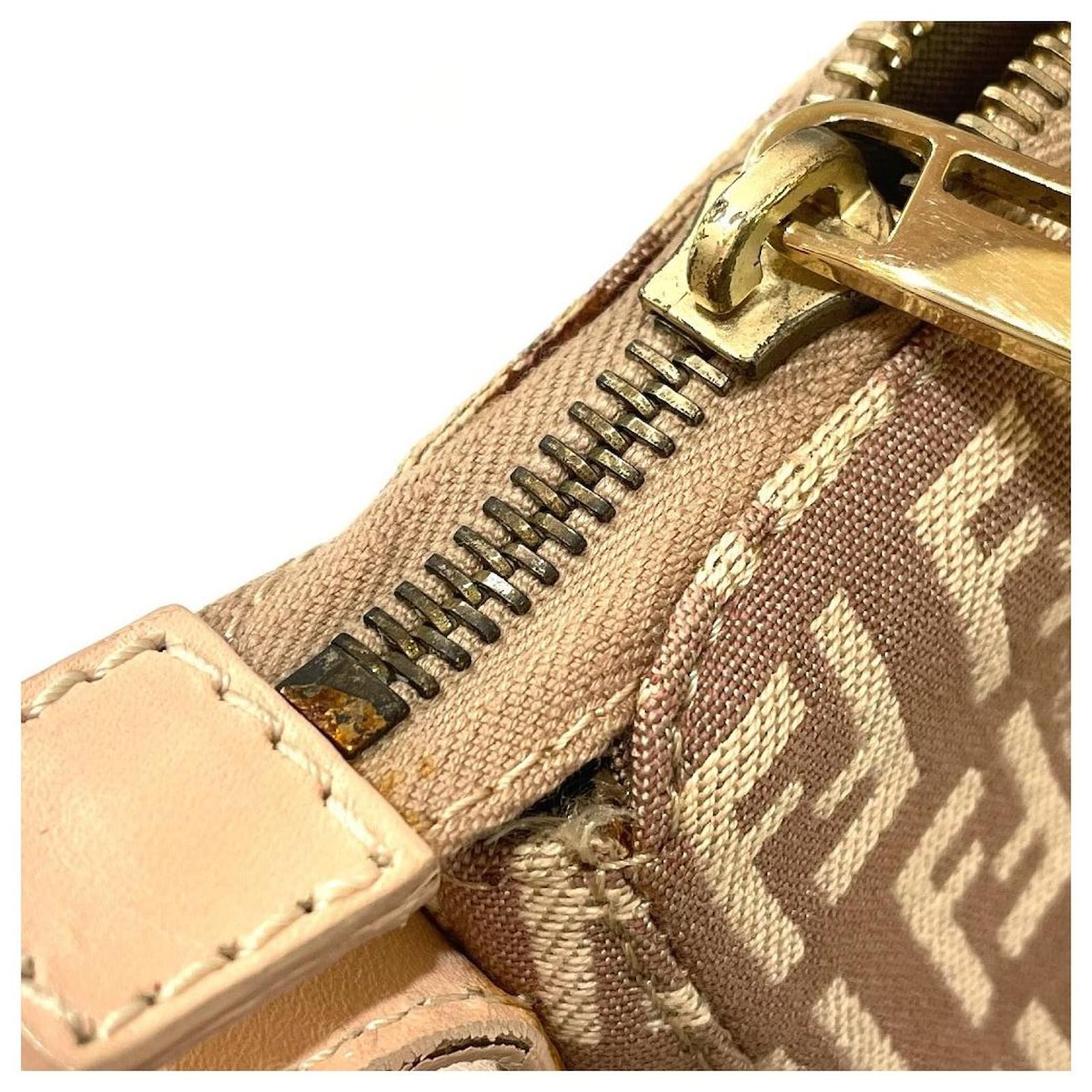 Fendi Bag wand monogrammed FF in beige raffia – LECLAIREUR