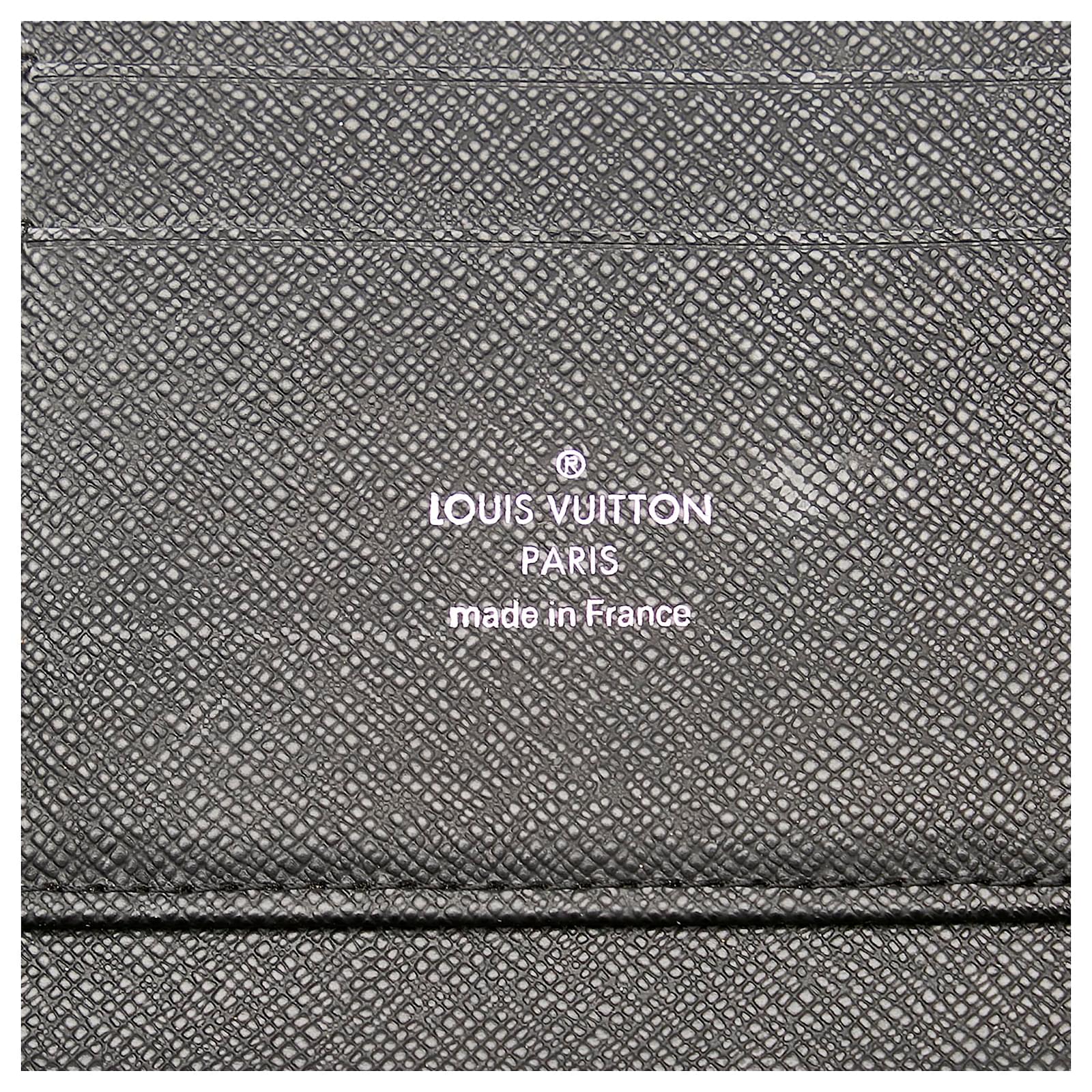 Louis Vuitton Black Taiga Atoll Organizer Leather ref.424432 - Joli Closet