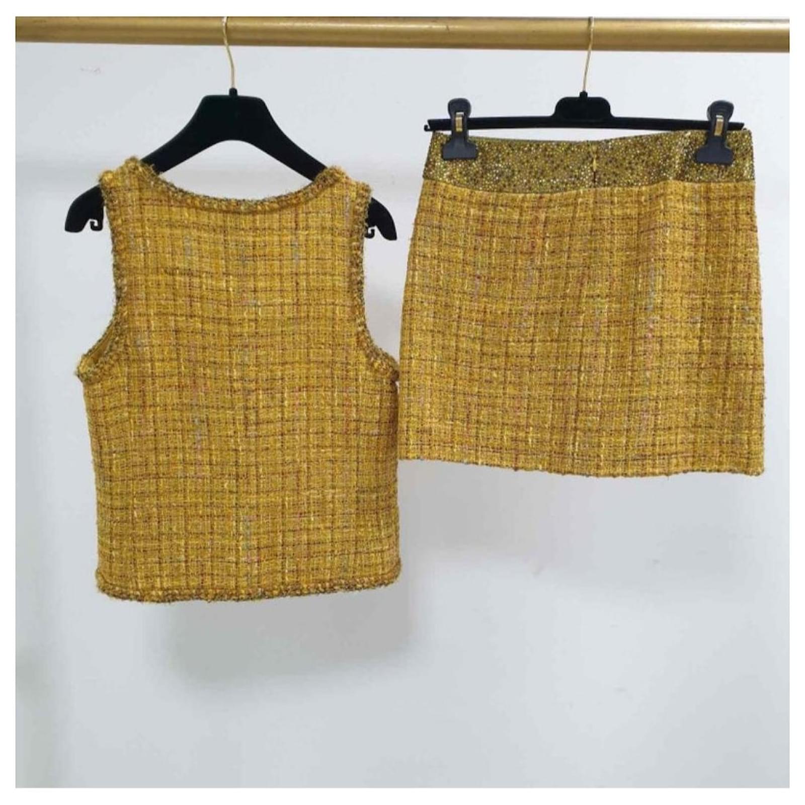 Chanel Yellow Tweed 2-piece Suit ref.425176 - Joli Closet